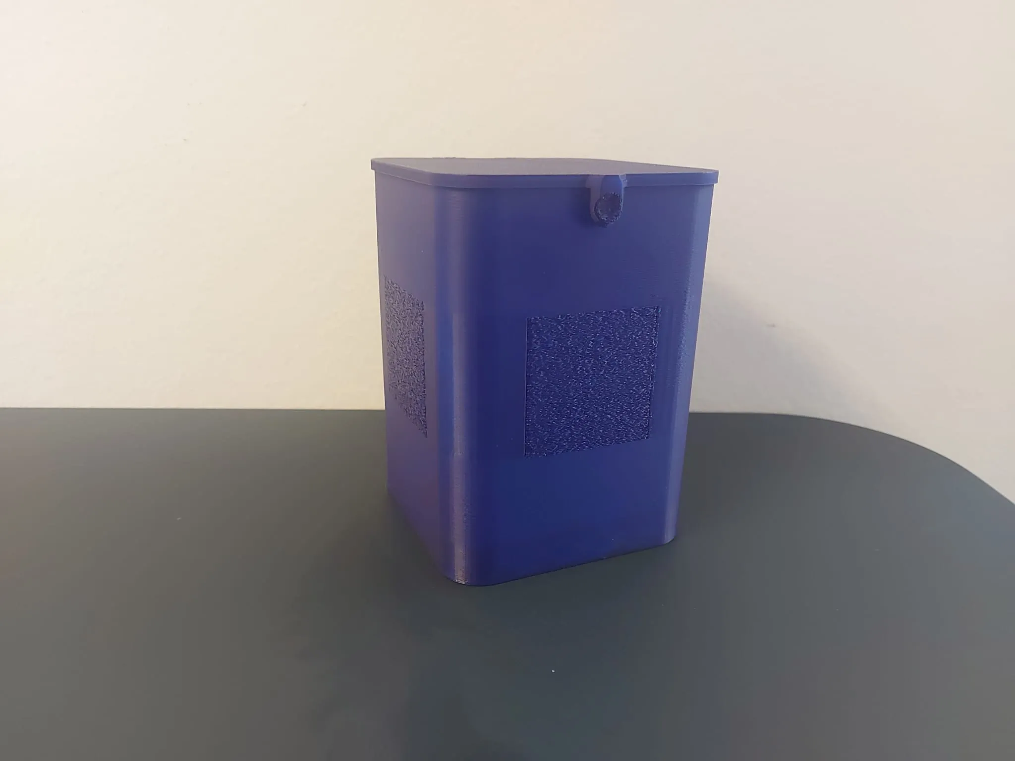 Hộp đơn giản có nắp cho không gian bếp