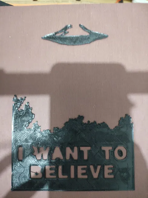 Áo poster X-Files nổi tiếng từ văn phòng của Mulder & Scully