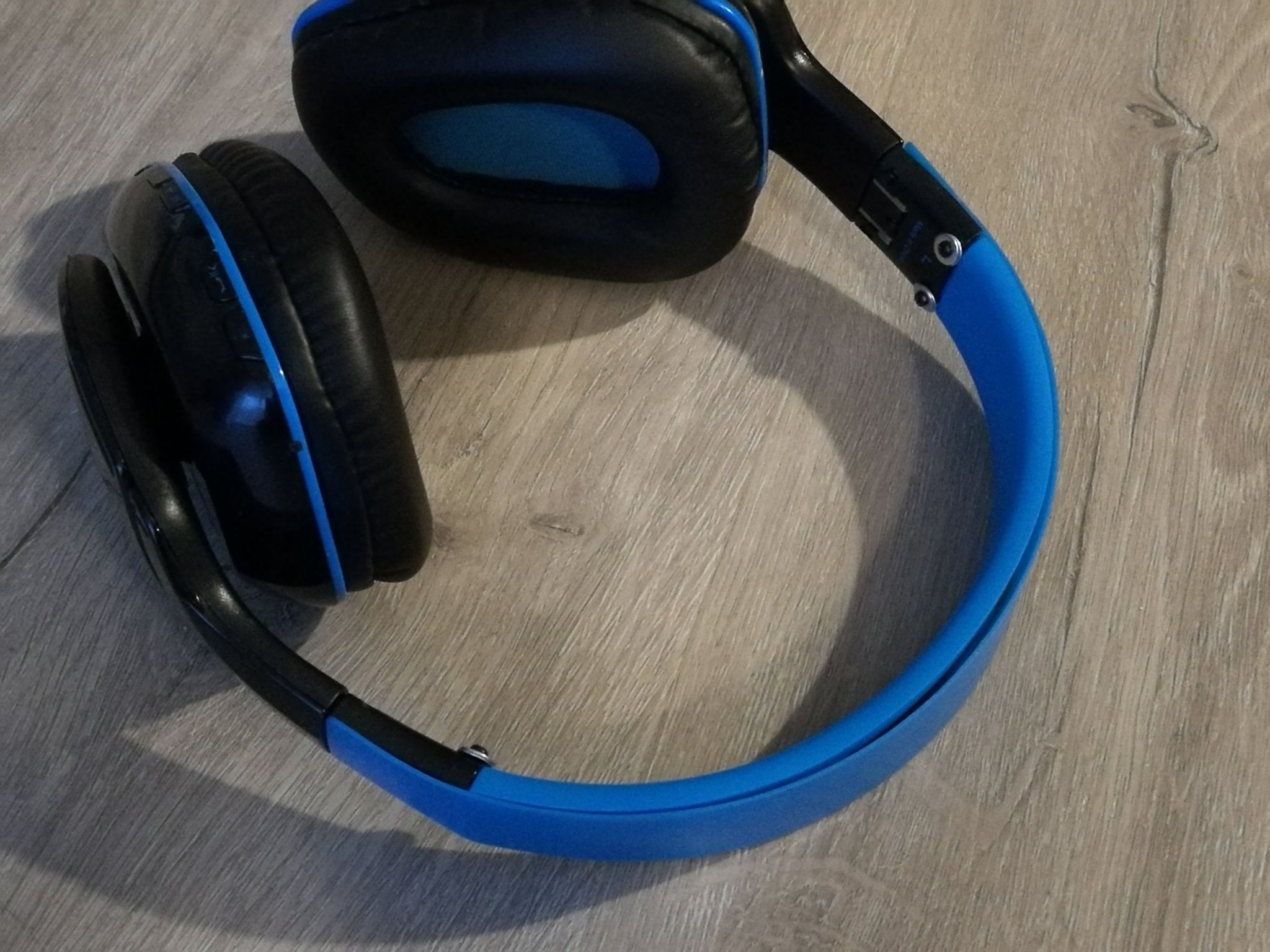 Cầu nối tai nghe không dây Sandberg Blue Storm