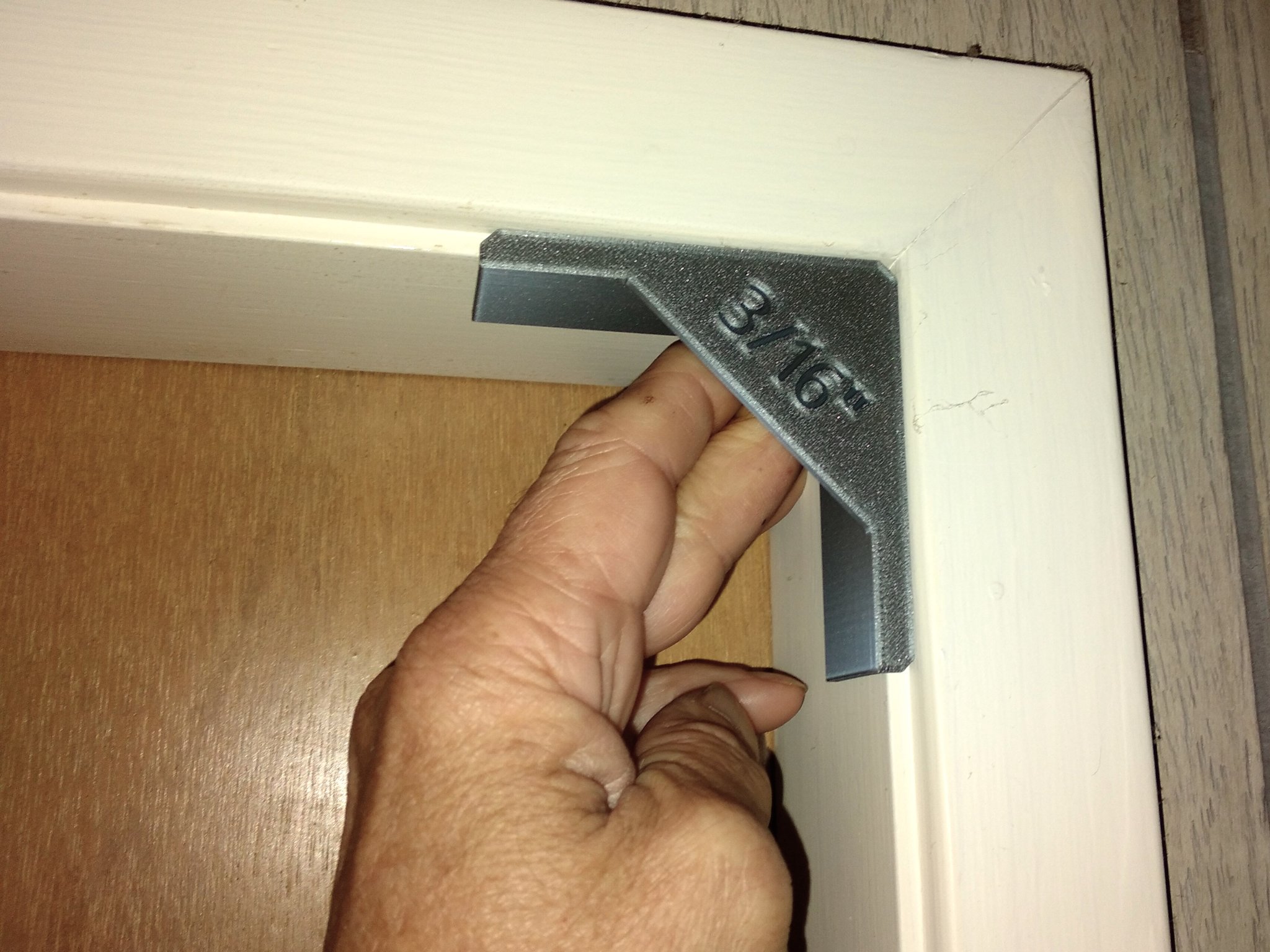 Giá đỡ lắp đặt khung cửa và cửa sổ