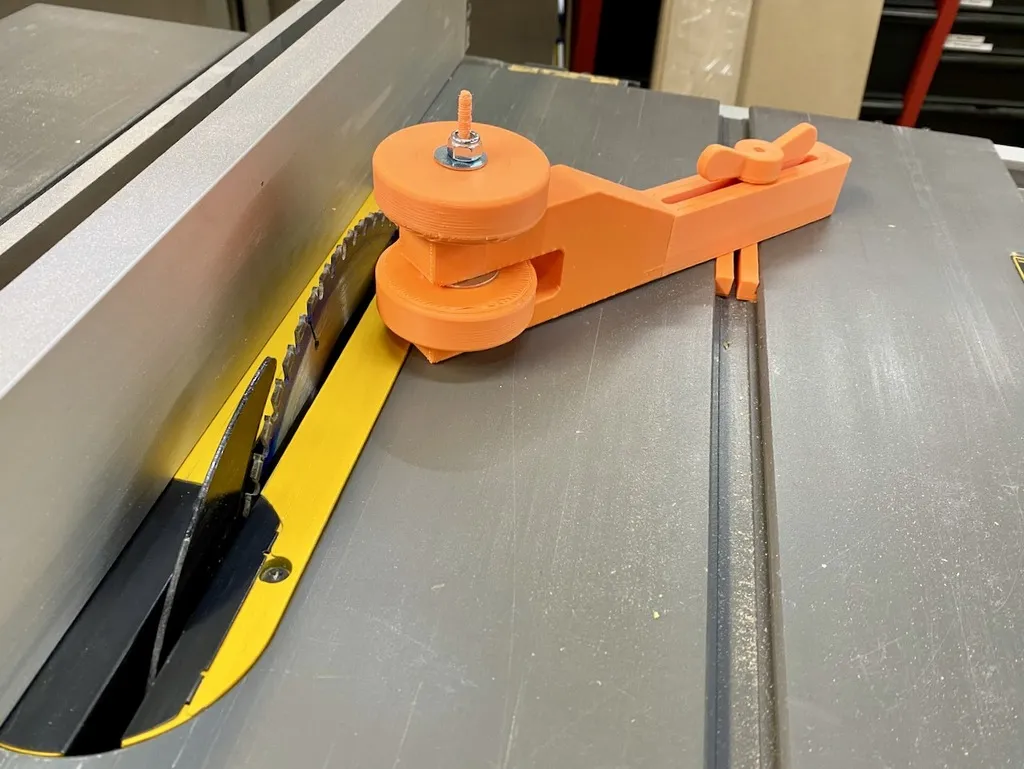 Giá đỡ cuộn cho máy cắt DeWalt DWE7491RS