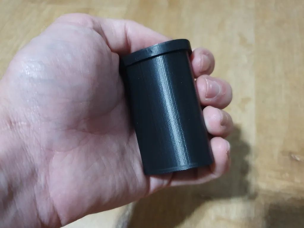 Giá đỡ cho đàn ghi-ta với khả năng chứa 50 chiếc pick