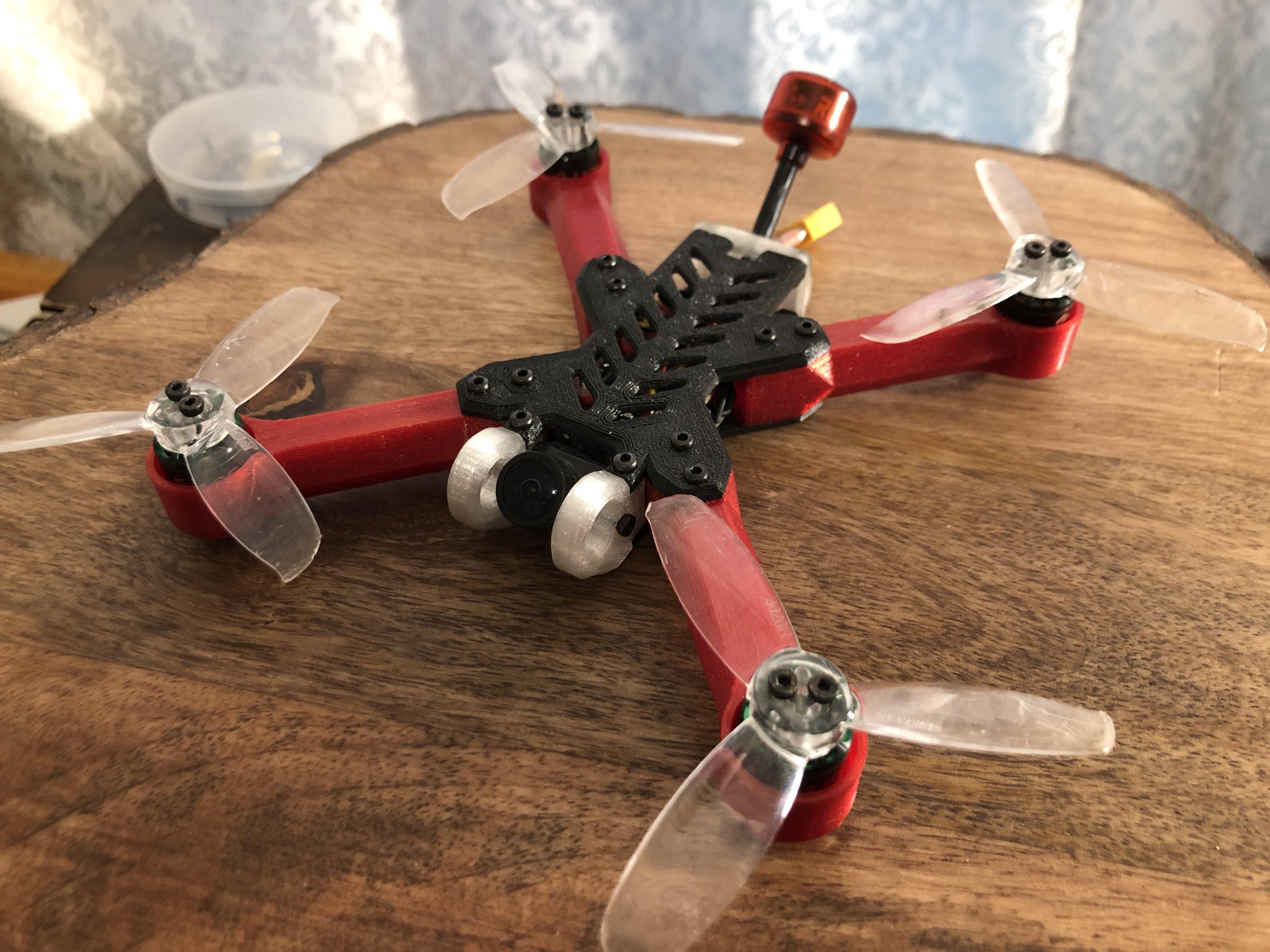 Drone chuồn chuồn FPV in 3D siêu bền và gọn nhẹ