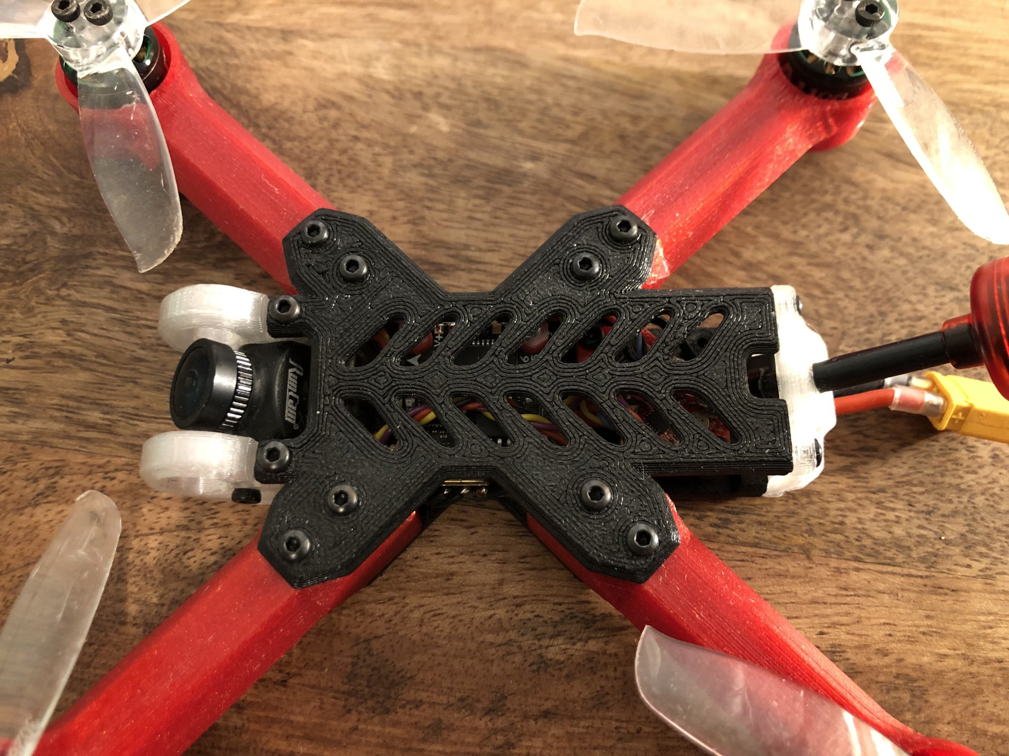 Drone chuồn chuồn FPV in 3D siêu bền và gọn nhẹ