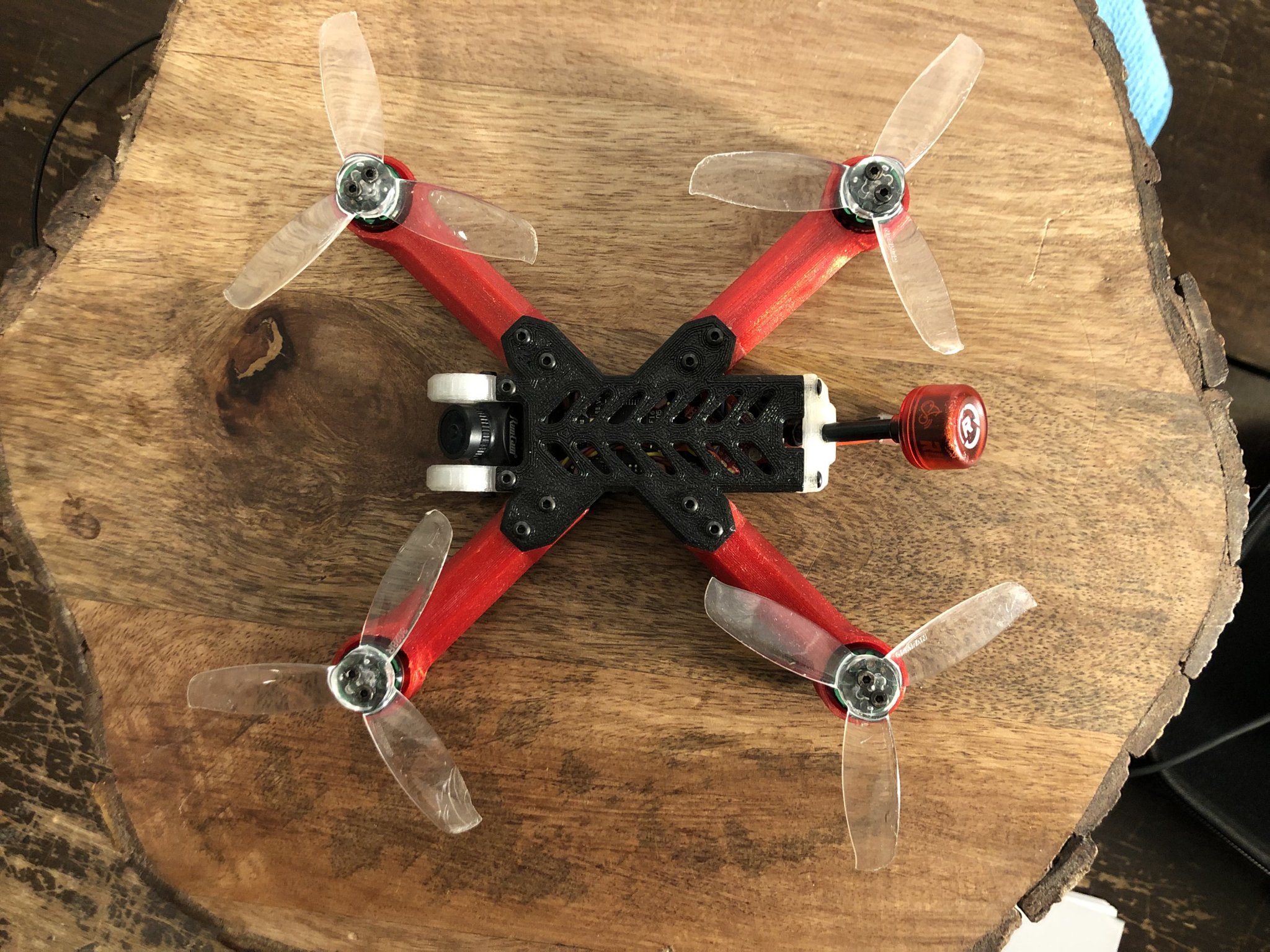 Drone chuồn chuồn FPV in 3D siêu bền và gọn nhẹ