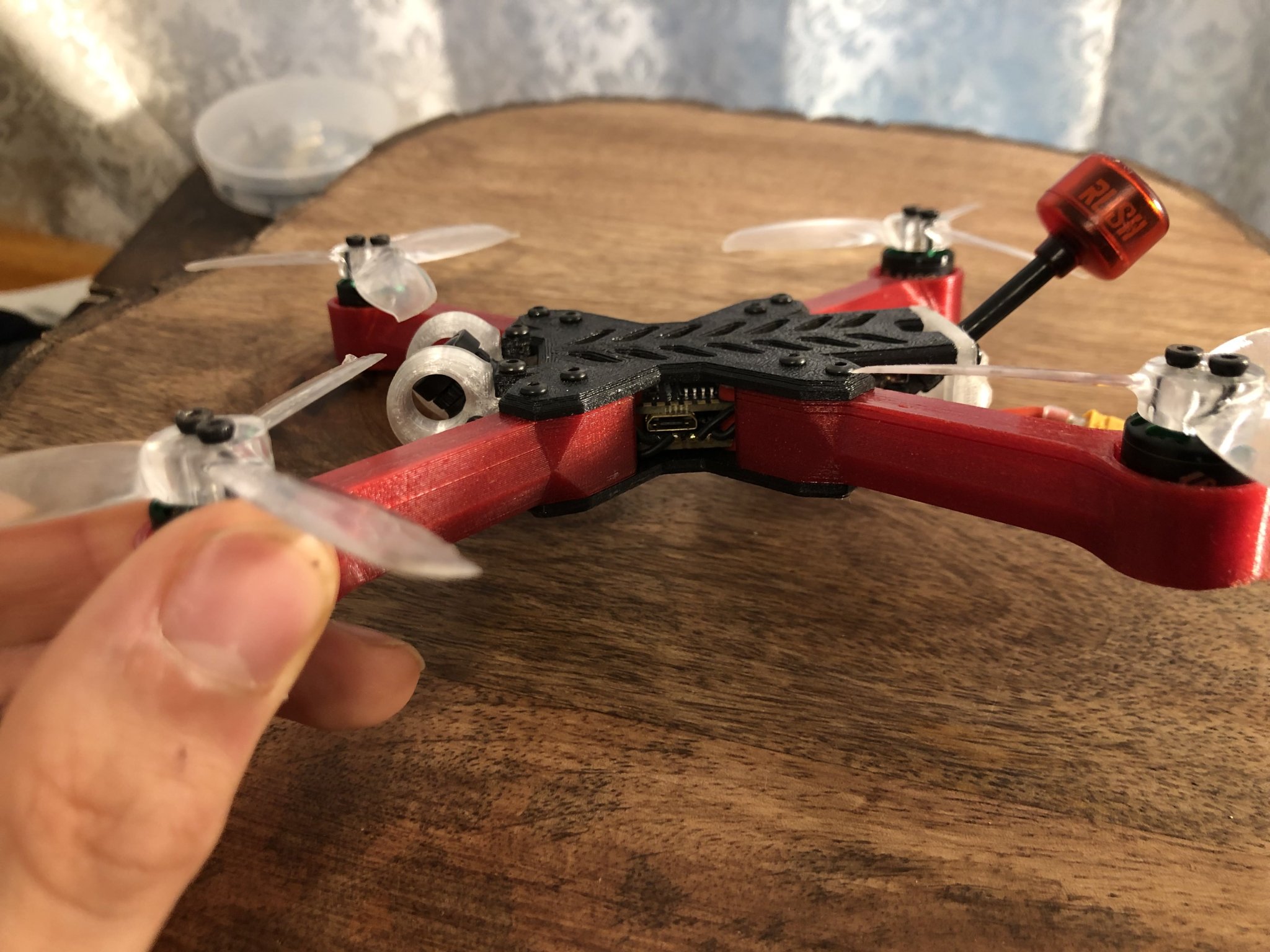 Drone chuồn chuồn FPV in 3D siêu bền và gọn nhẹ