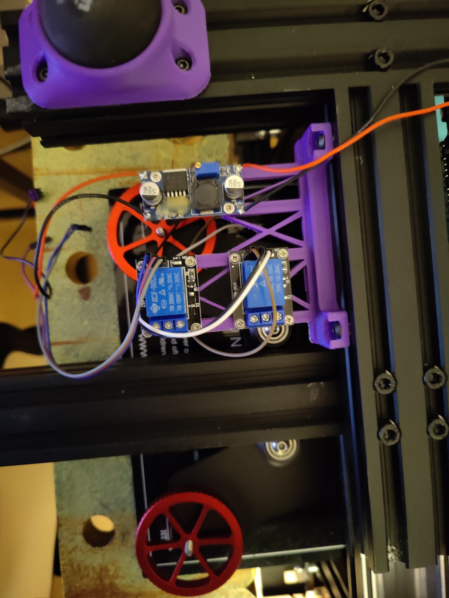 Giá đỡ cho hai Relais và một Bộ chuyển đổi DC DC