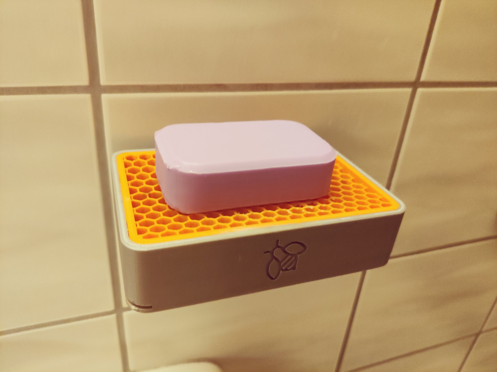 Đĩa xà phòng treo tường với lỗ thoát nước