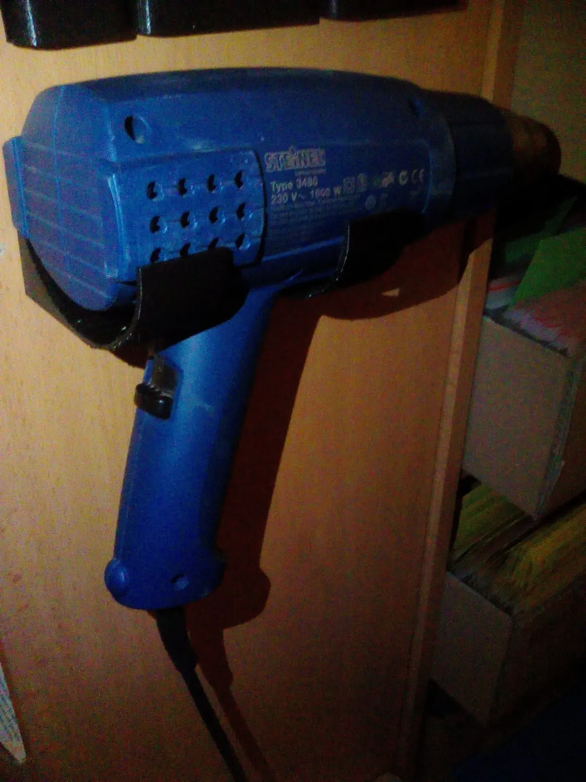 Giá đỡ horkovzdušné pistole treo tường