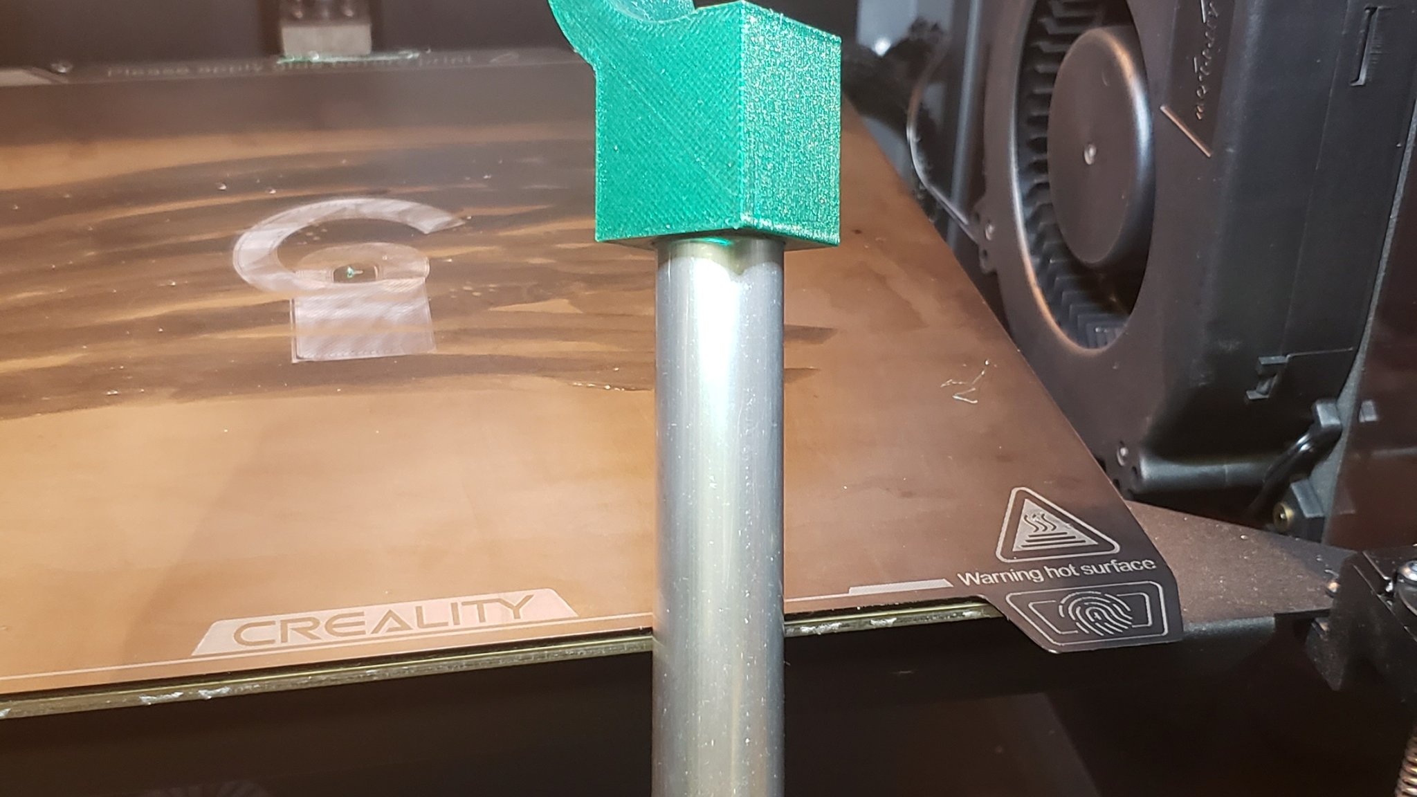 Móc treo thay thế cho chổi và cây lau nhà