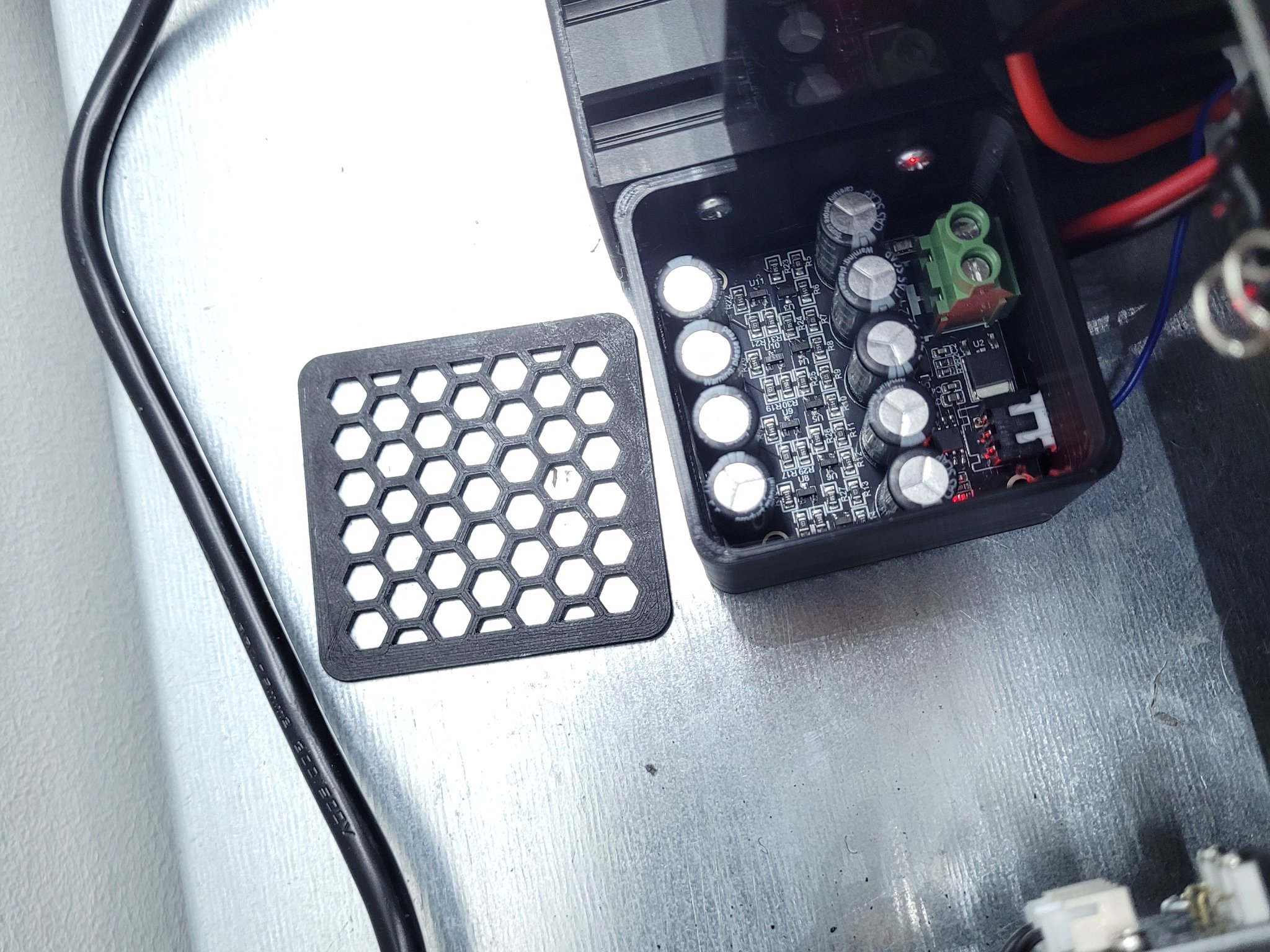 Vỏ bảo vệ BTT UPS 24V cho khung v-slot 40x40