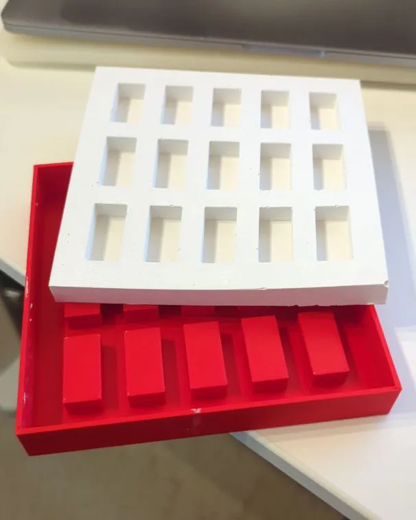 Khuôn ngược cho viên gạch mini trong vườn cổ tích