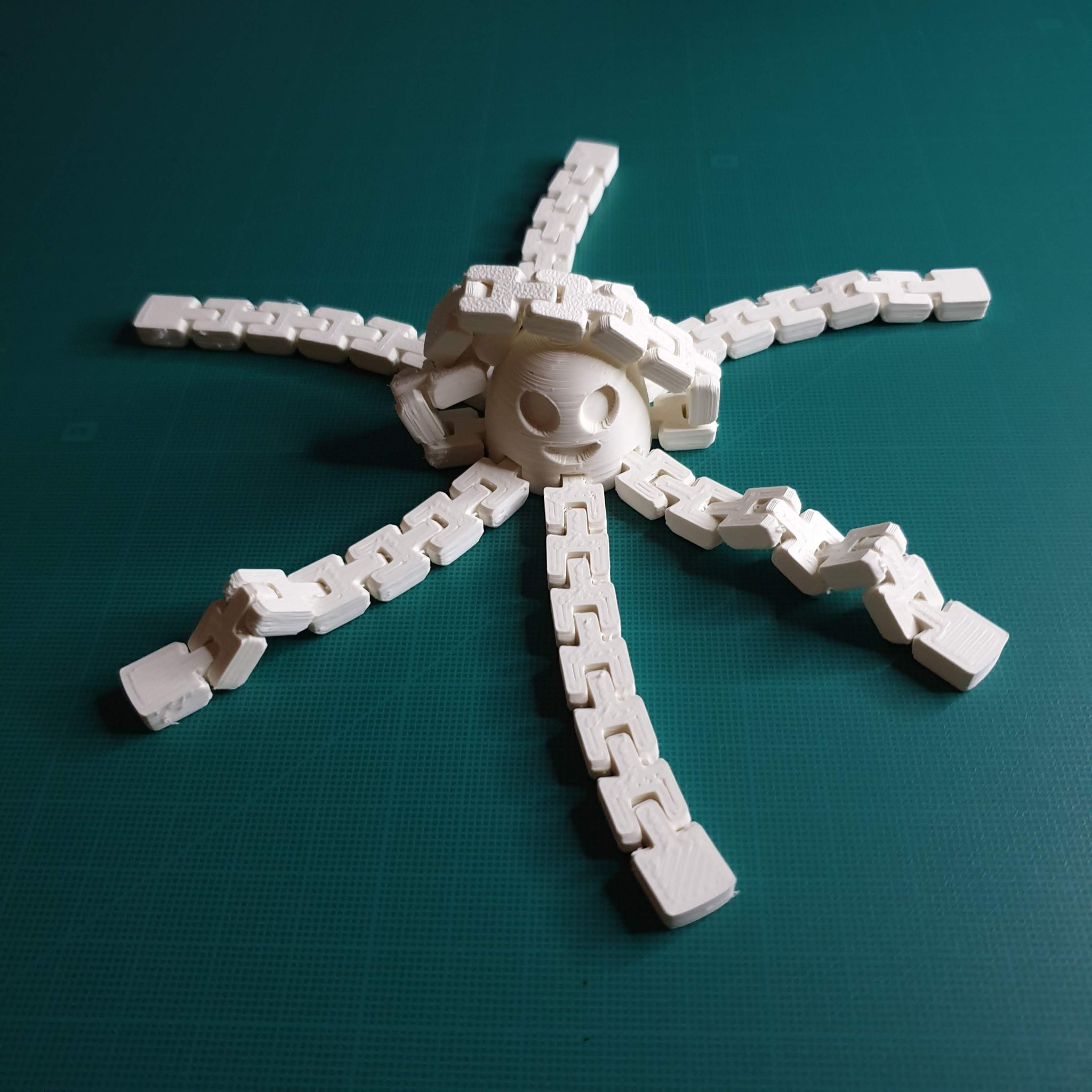 Ma nhỏ có chân động cho Halloween