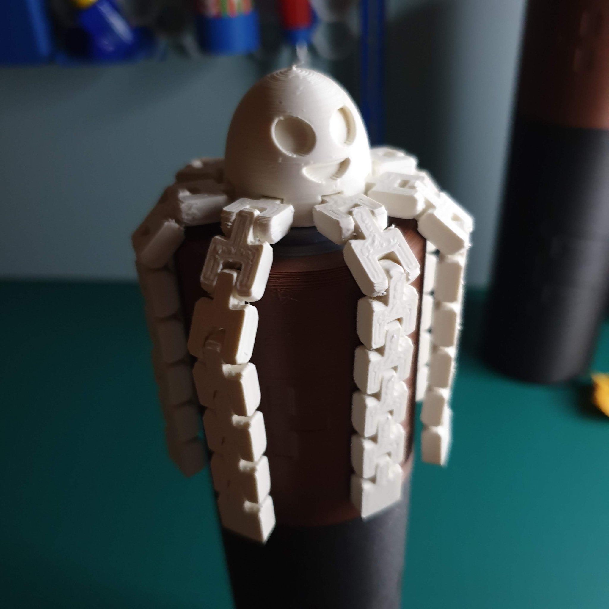 Ma nhỏ có chân động cho Halloween