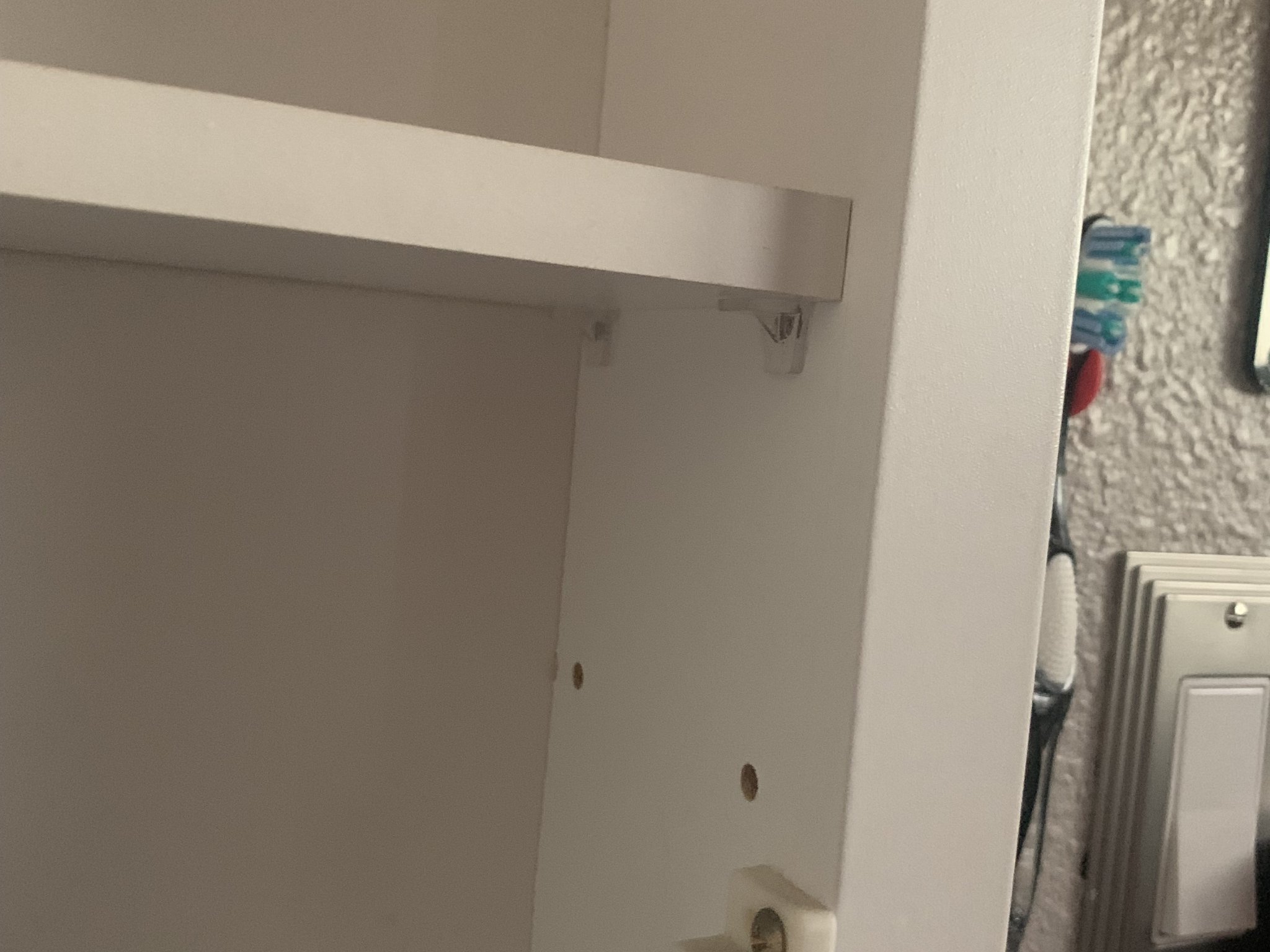 Giá đỡ nhỏ cho tủ thuốc trong nhà tắm v2