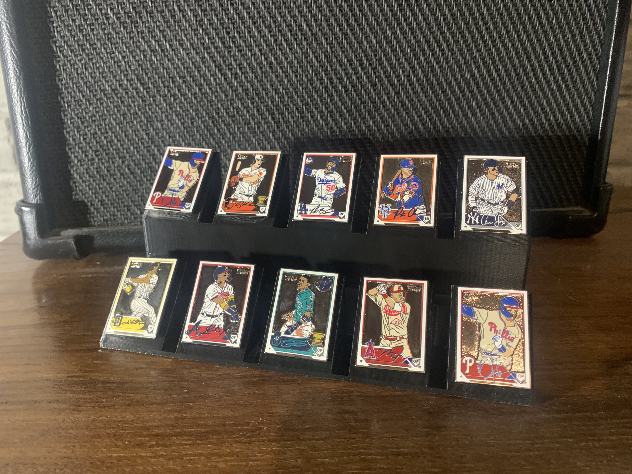 Giá đỡ bộ pin Super Box 2023 Topps Series 1