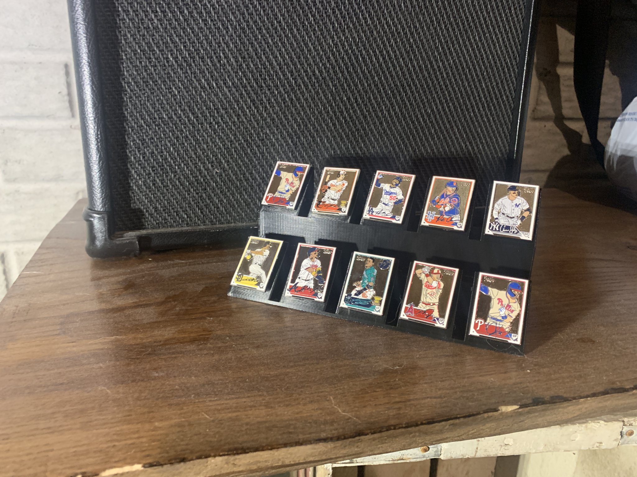 Giá đỡ bộ pin Super Box 2023 Topps Series 1