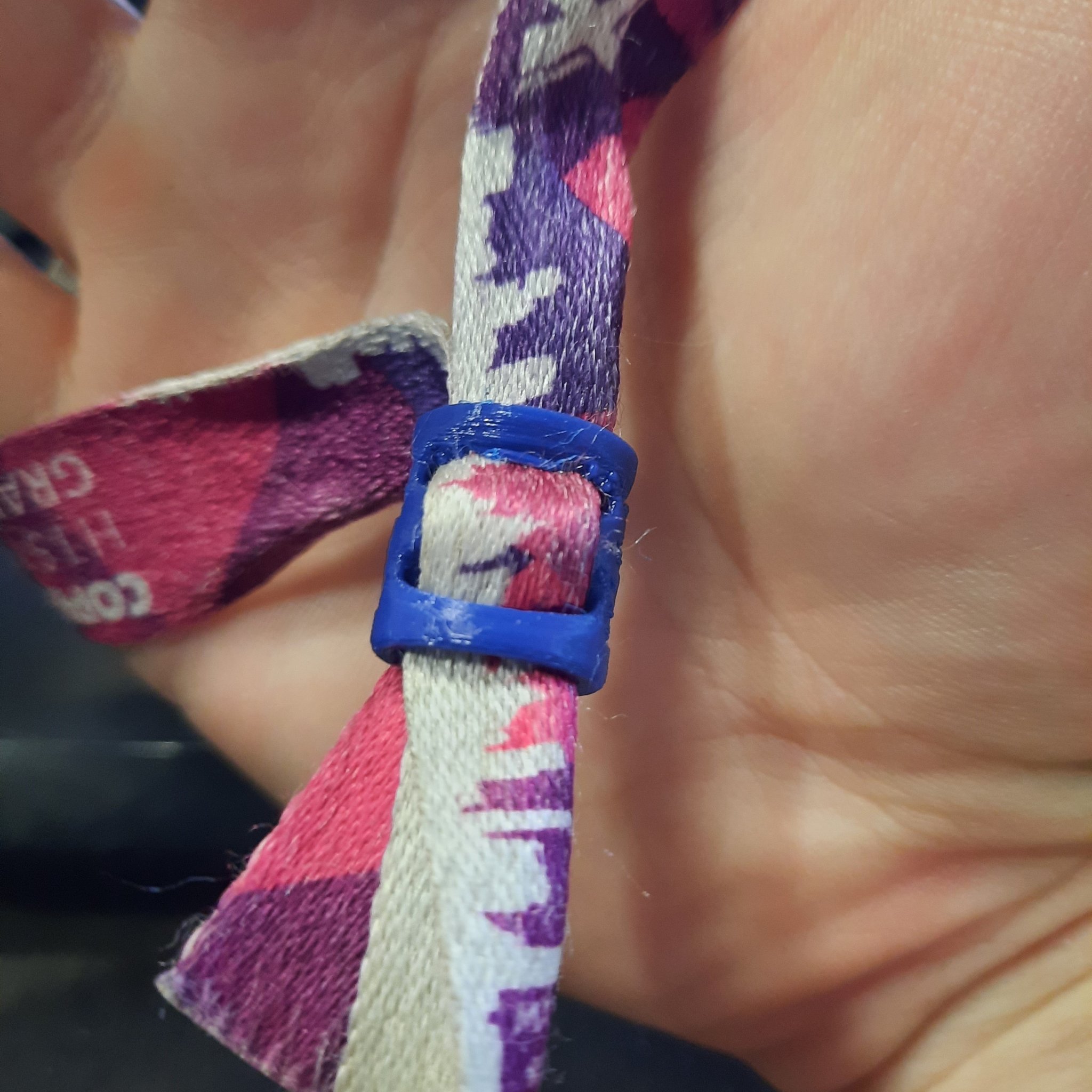 Kẹp đeo tay điều chỉnh dùng cho lễ hội và buổi hòa nhạc