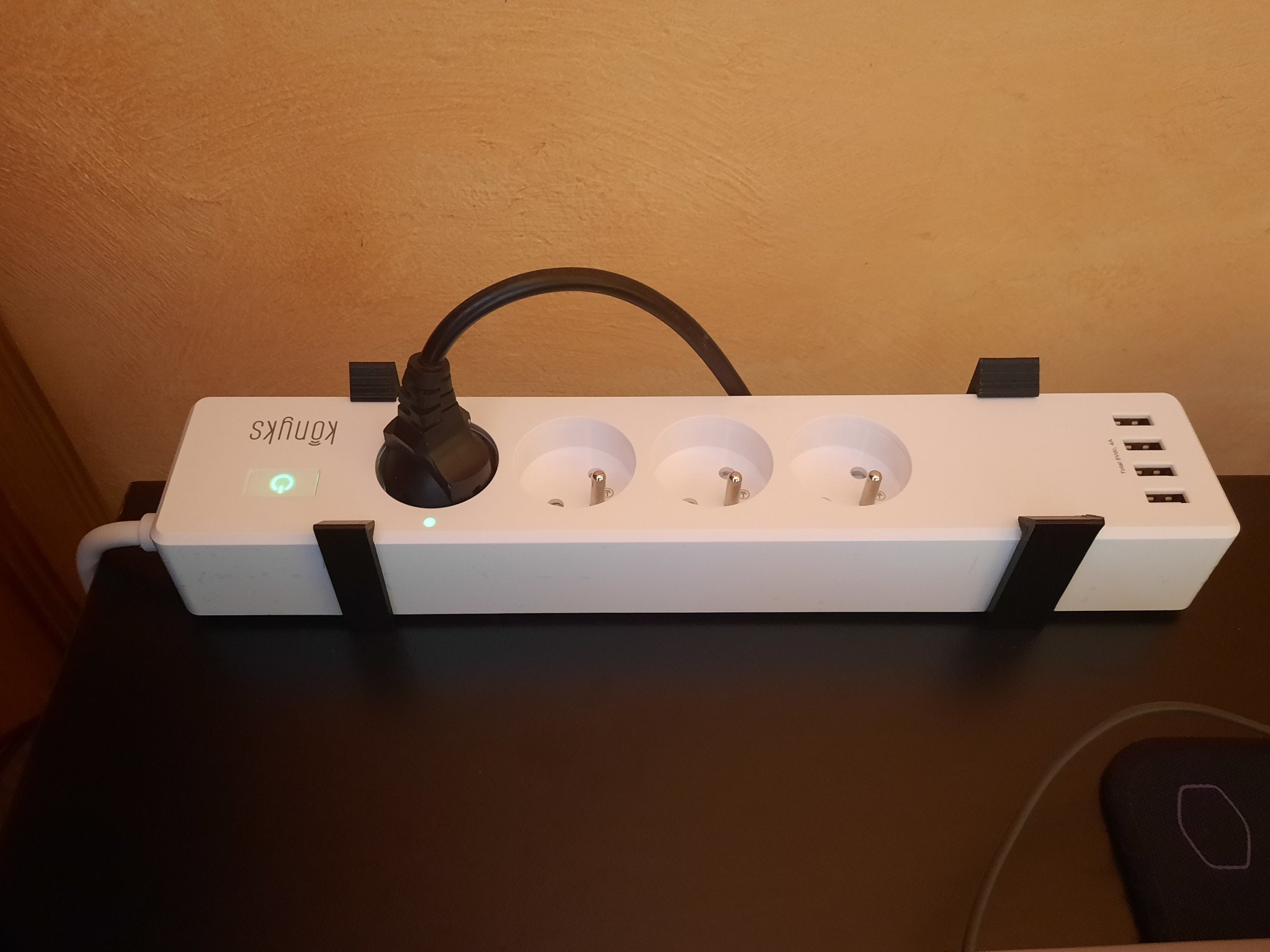 Giá đỡ tháo lắp cho ổ cắm Konyks Polyco trên bàn 16 mm