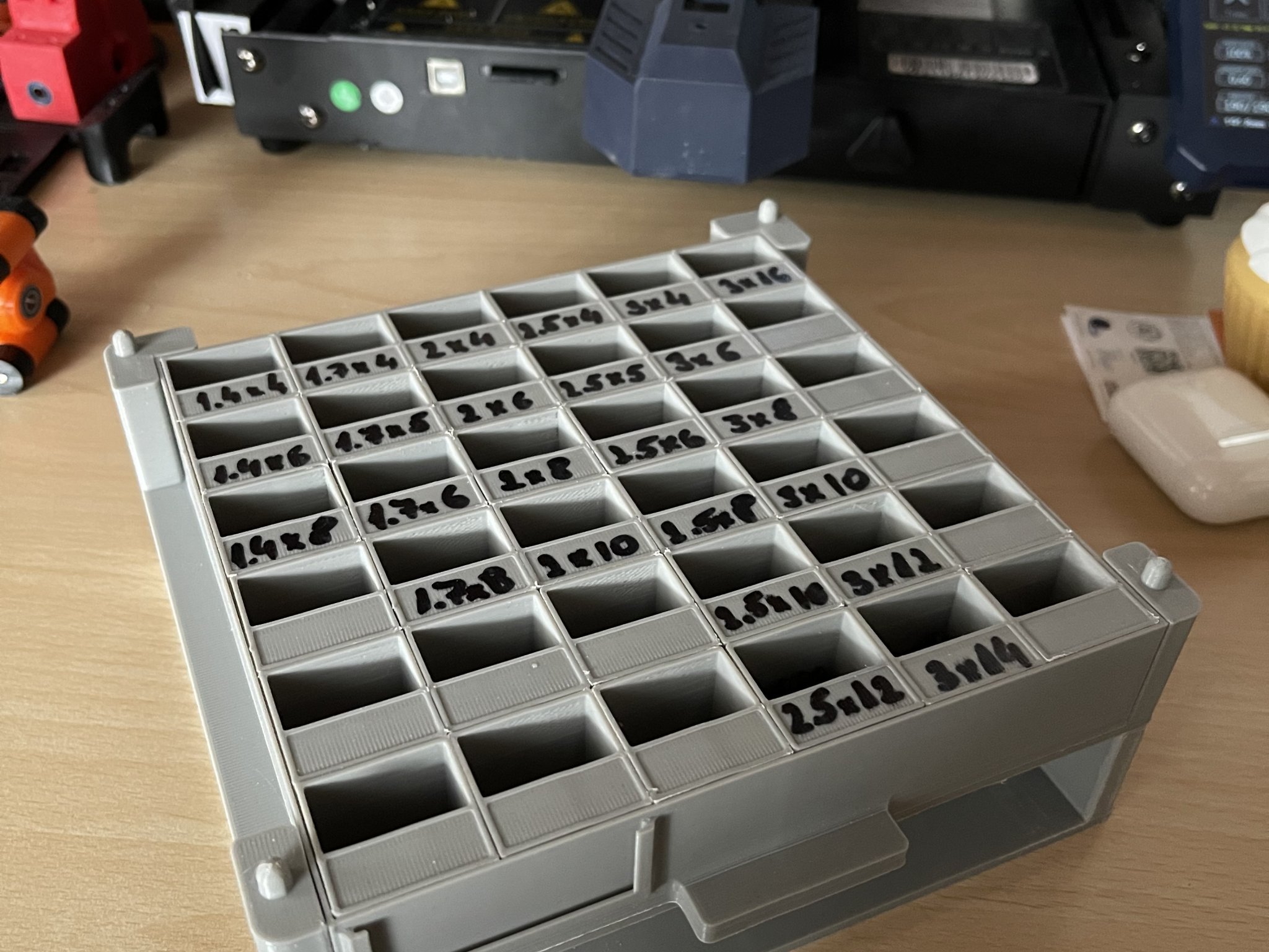 Hộp tổ chức vít, đai ốc mô-đun có thể xếp chồng