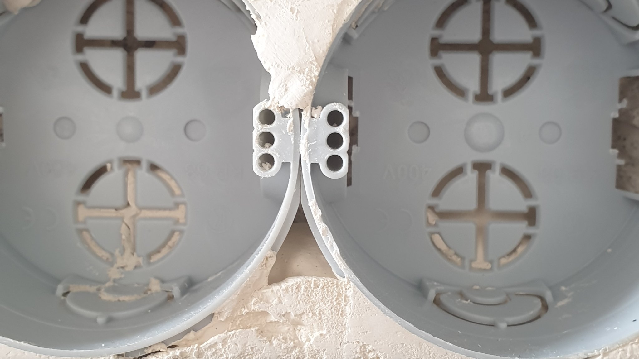 Bổ sung ổ cắm điện cho gia đình