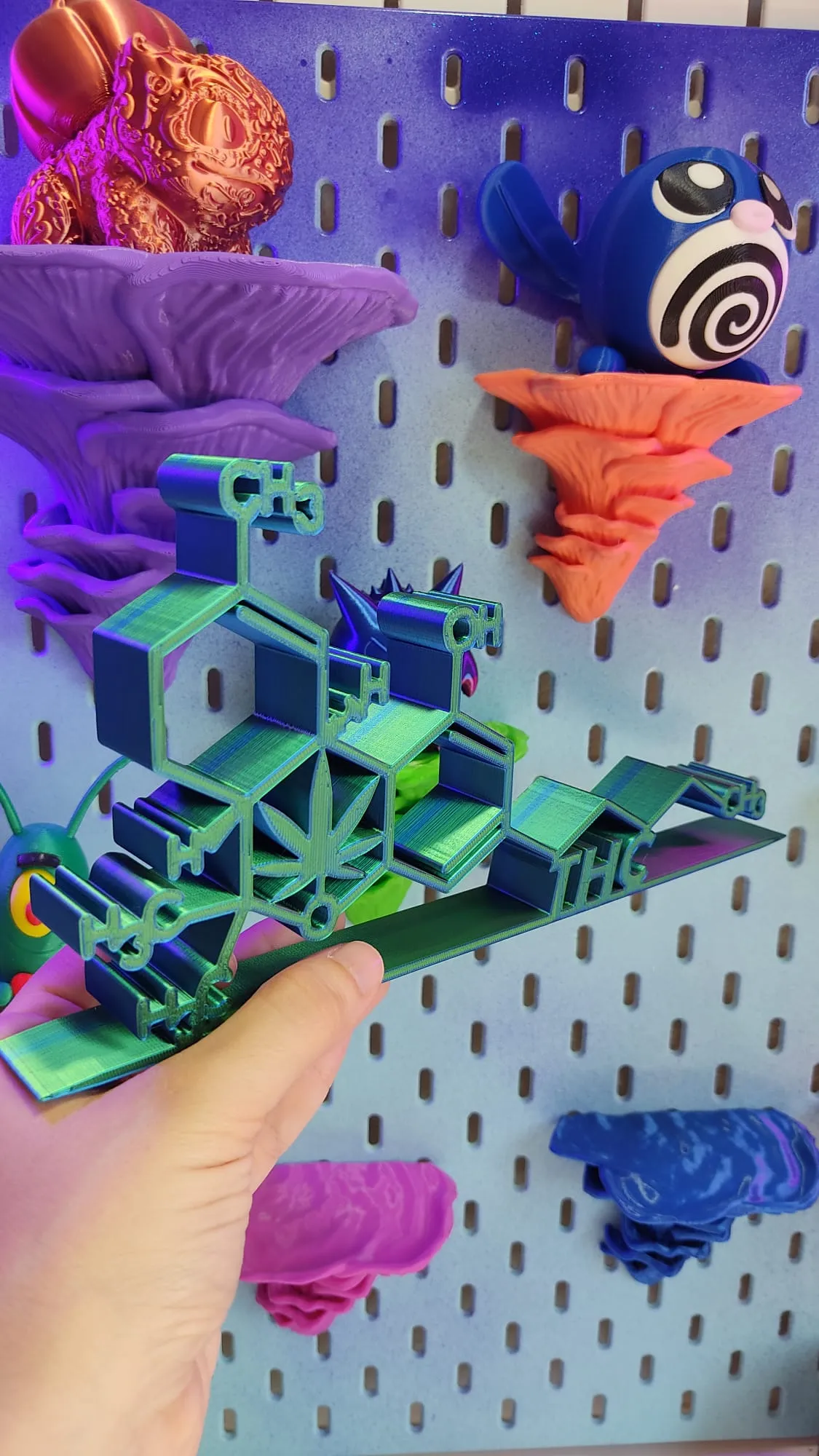 Phân tử THC với cấu trúc hóa học chi tiết