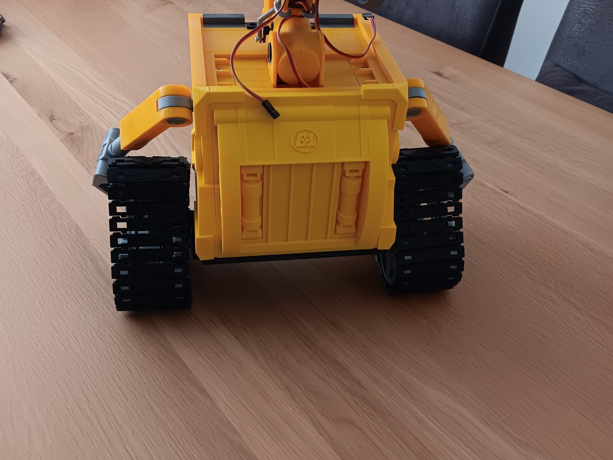 Robot WALL-E đáng yêu nhất hành tinh