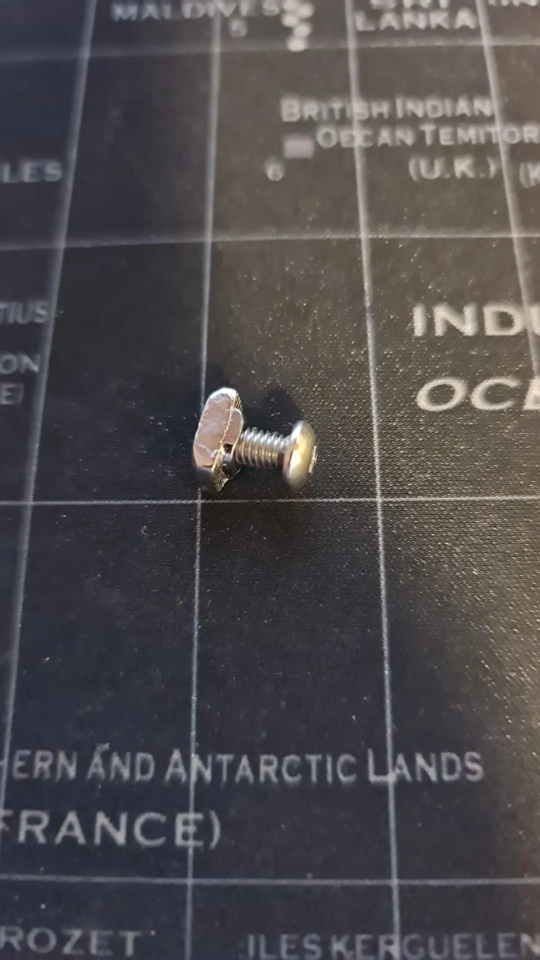 Giá đỡ cho espátula và kéo cắt dễ dàng lắp đặt