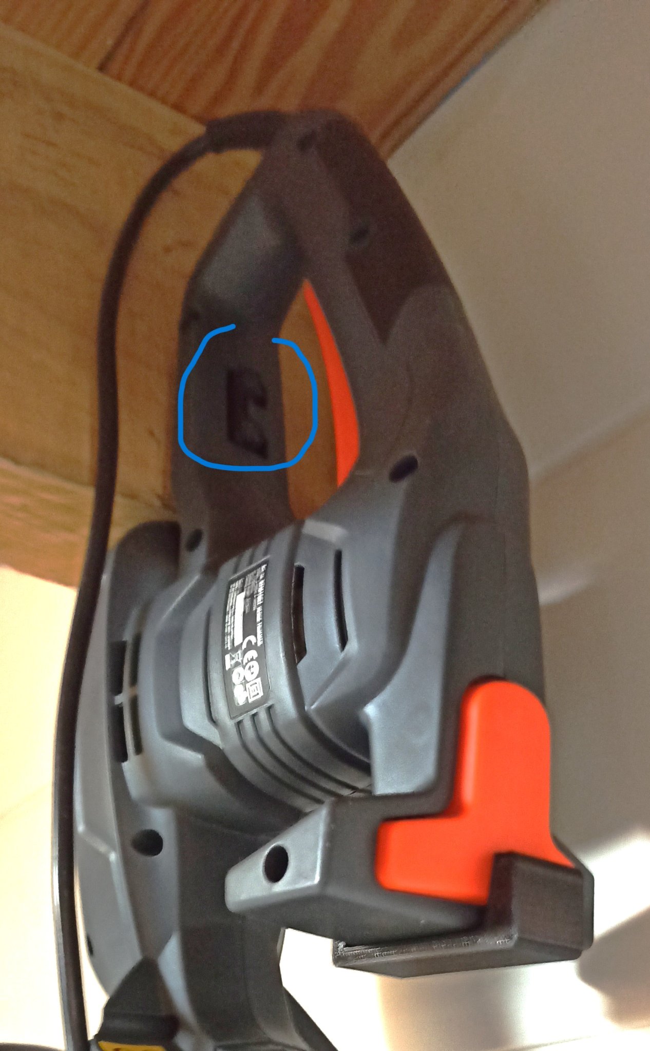 Giá đỡ tường cho máy cắt cành FERM từ ACTION