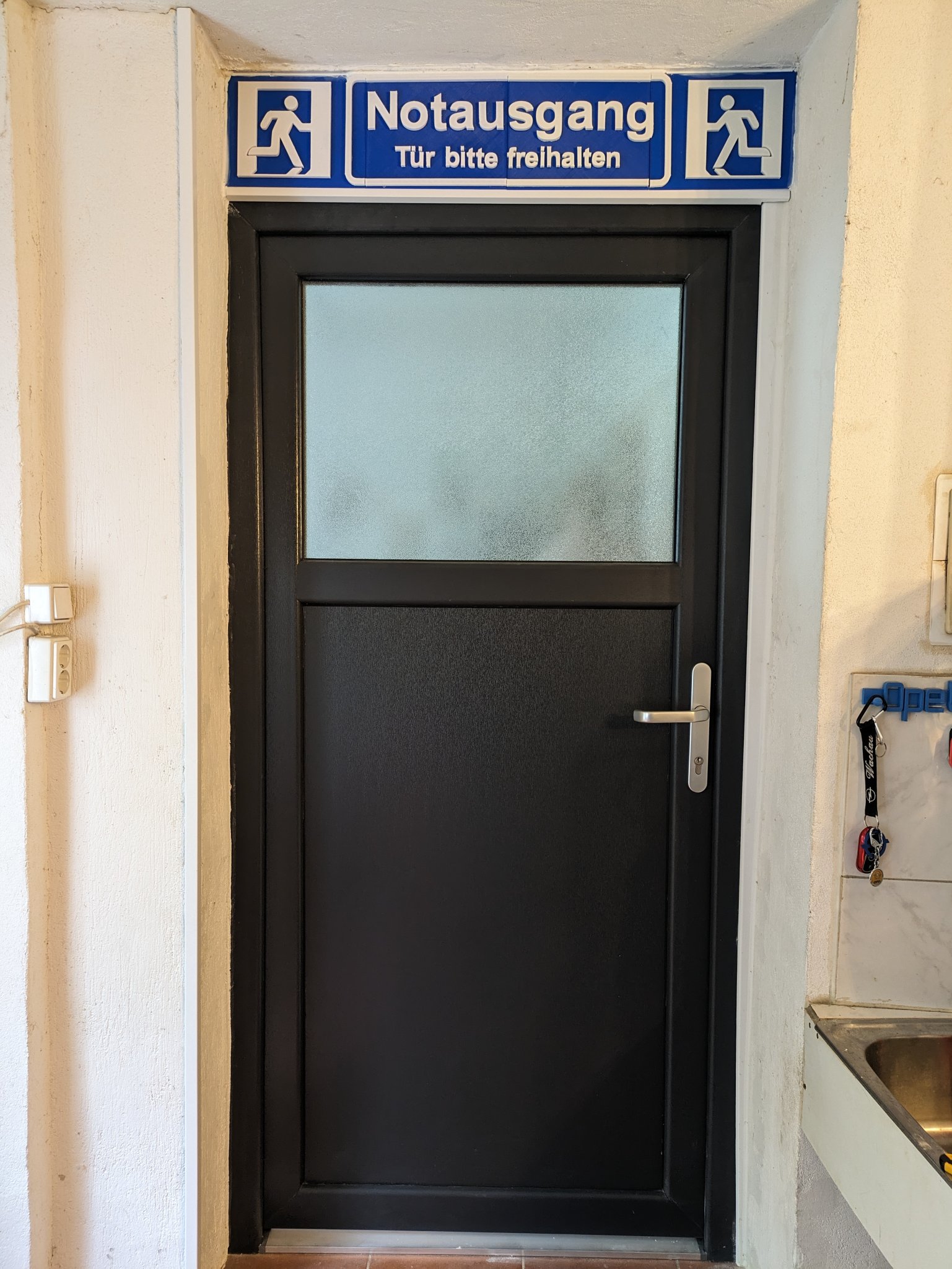 Biển báo thoát hiểm NOTAUSGANG 1 mét