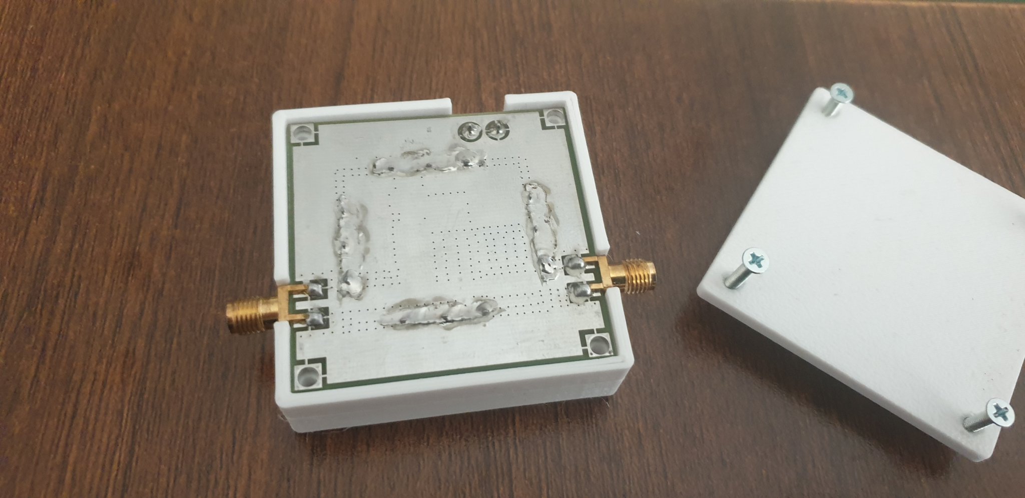 Hộp cho bộ khuếch đại tiếng ồn thấp