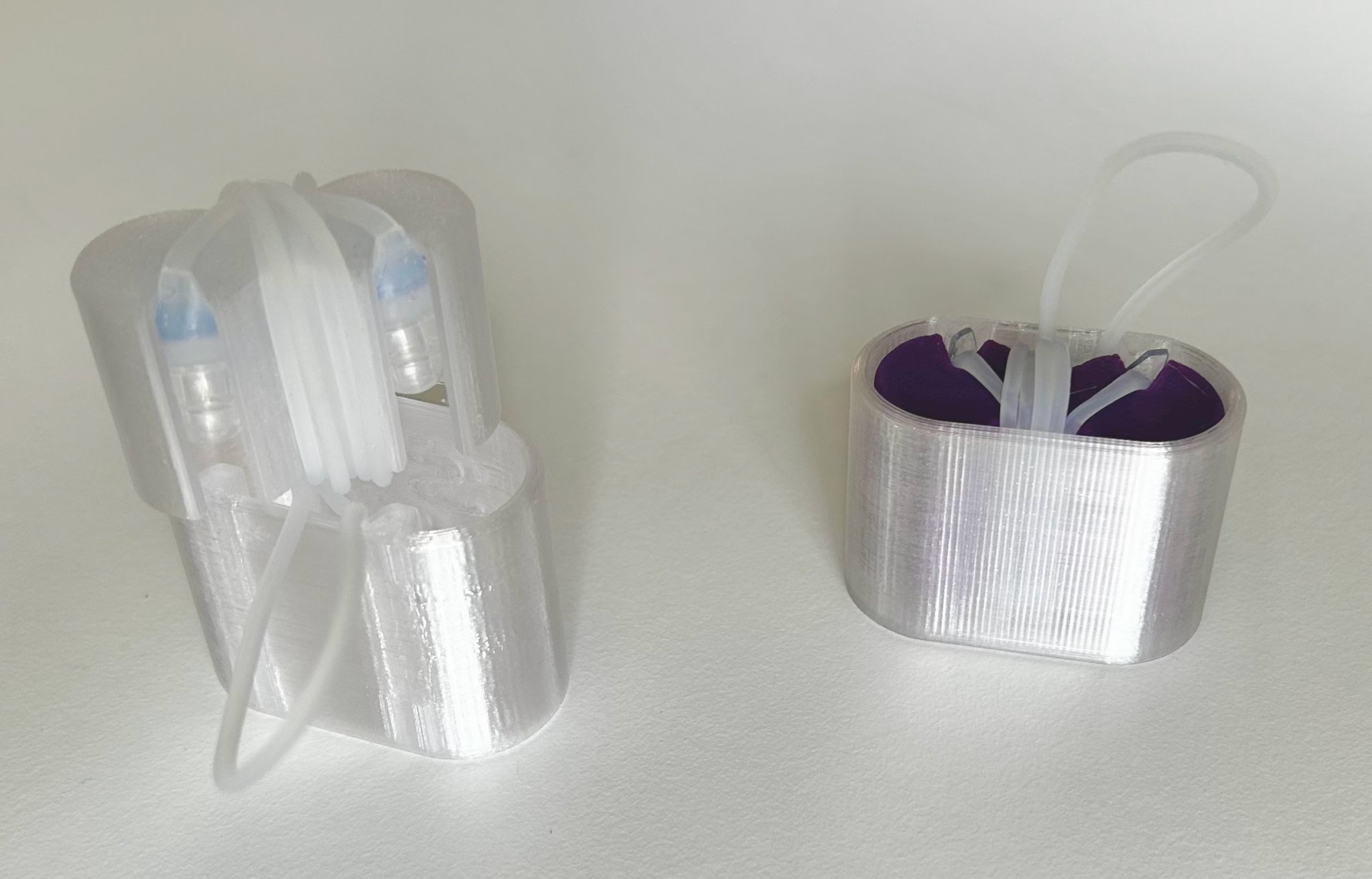 Hộp đựng tai nghe Eargrace với dây đeo