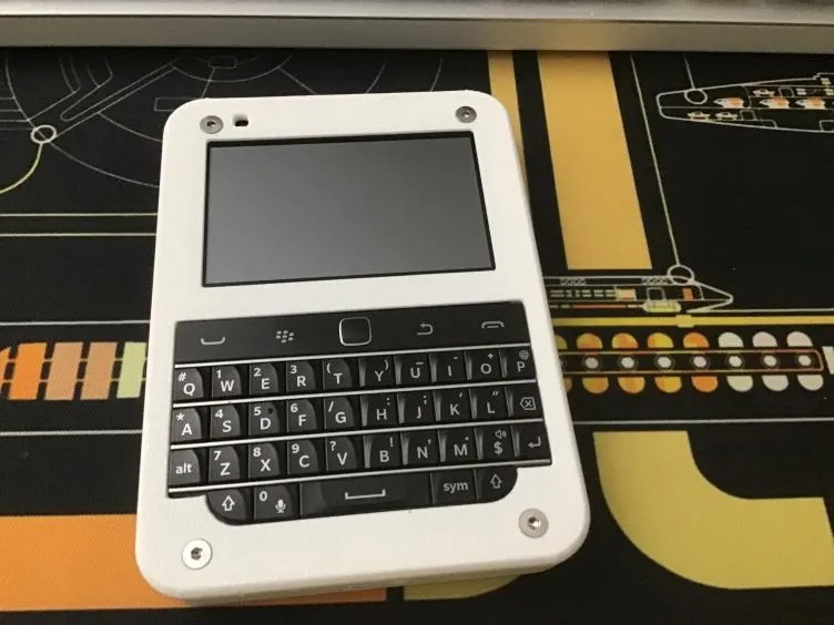 Vỏ Beepy mỏng cho Raspberry Pi với nút bên mở rộng