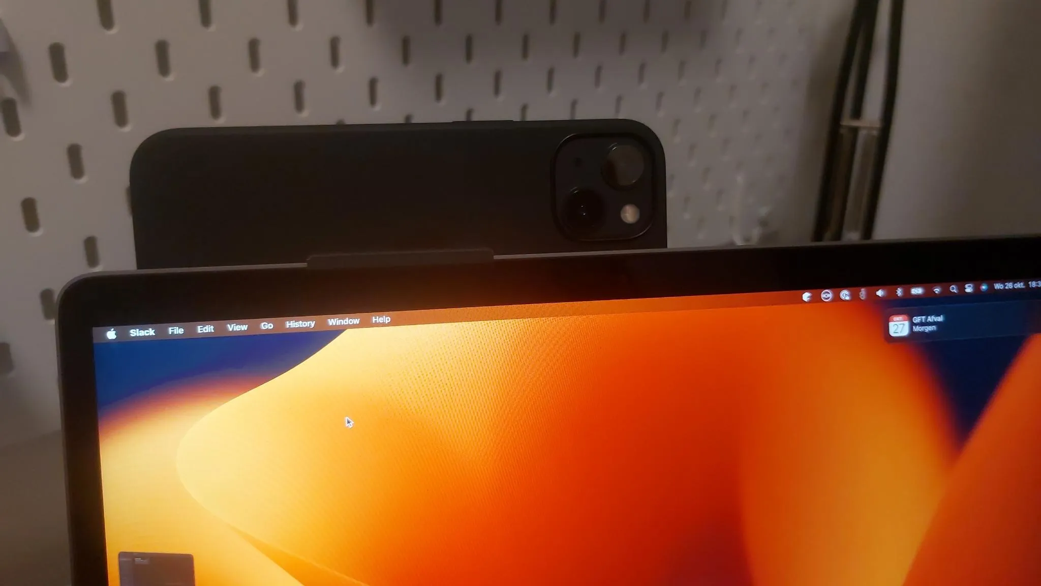 Giá đỡ iPhone cho MacBook Air M1 kết nối Continuity