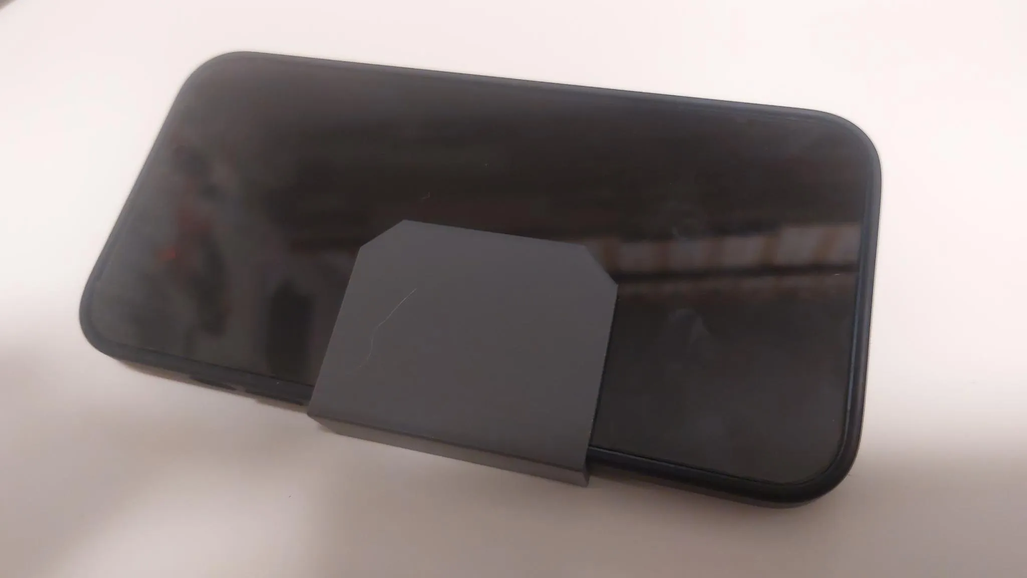 Giá đỡ iPhone cho MacBook Air M1 kết nối Continuity