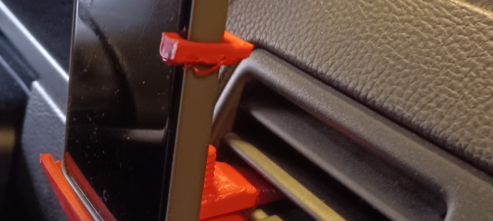 Giá đỡ điện thoại vặn trên ô tô