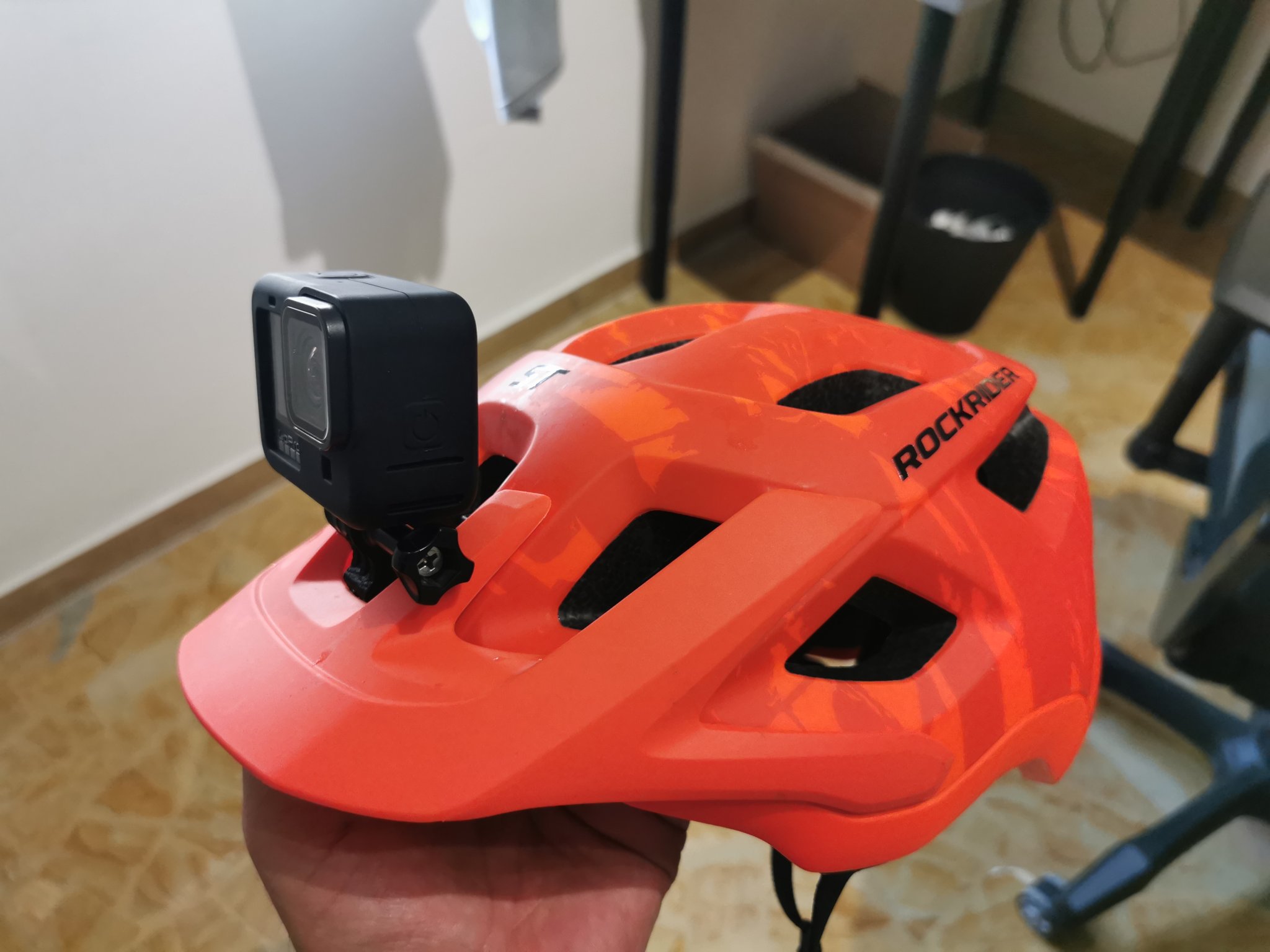 Giá đỡ camera GoPro cho mũ bảo hiểm Rockrider của Decathlon