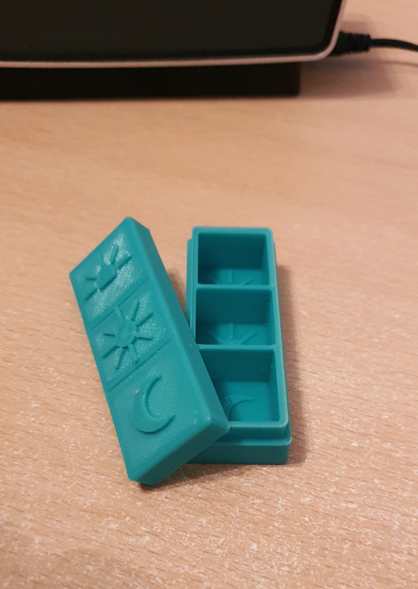 Hộp đựng thuốc Pillendose cho buổi sáng, trưa và tối