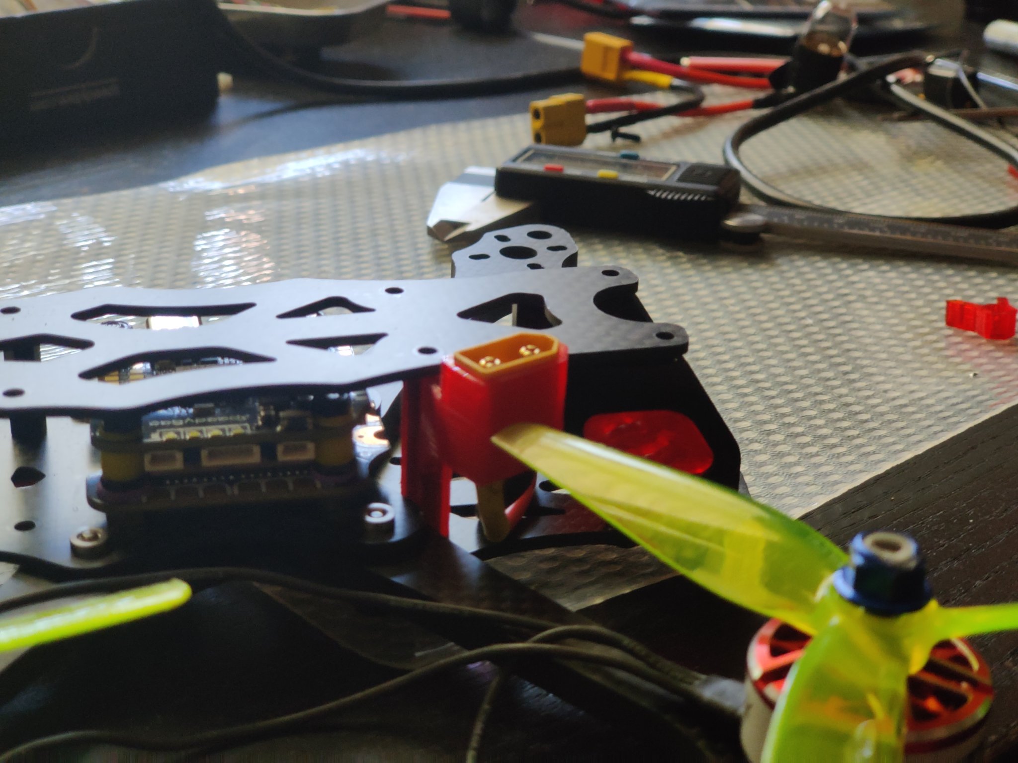 Giá đỡ Hex cho XT60/XT60H từ ImpulseRC Apex EVO