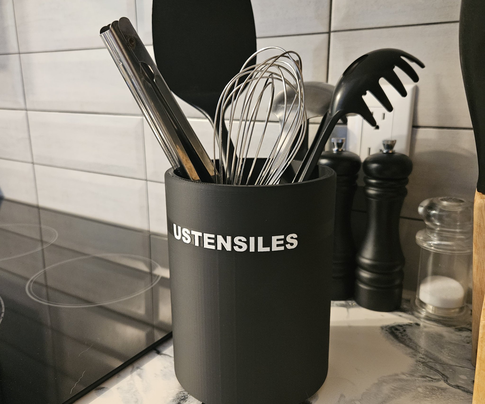 Nồi đựng dụng cụ nhà bếp hiện đại và tiện lợi