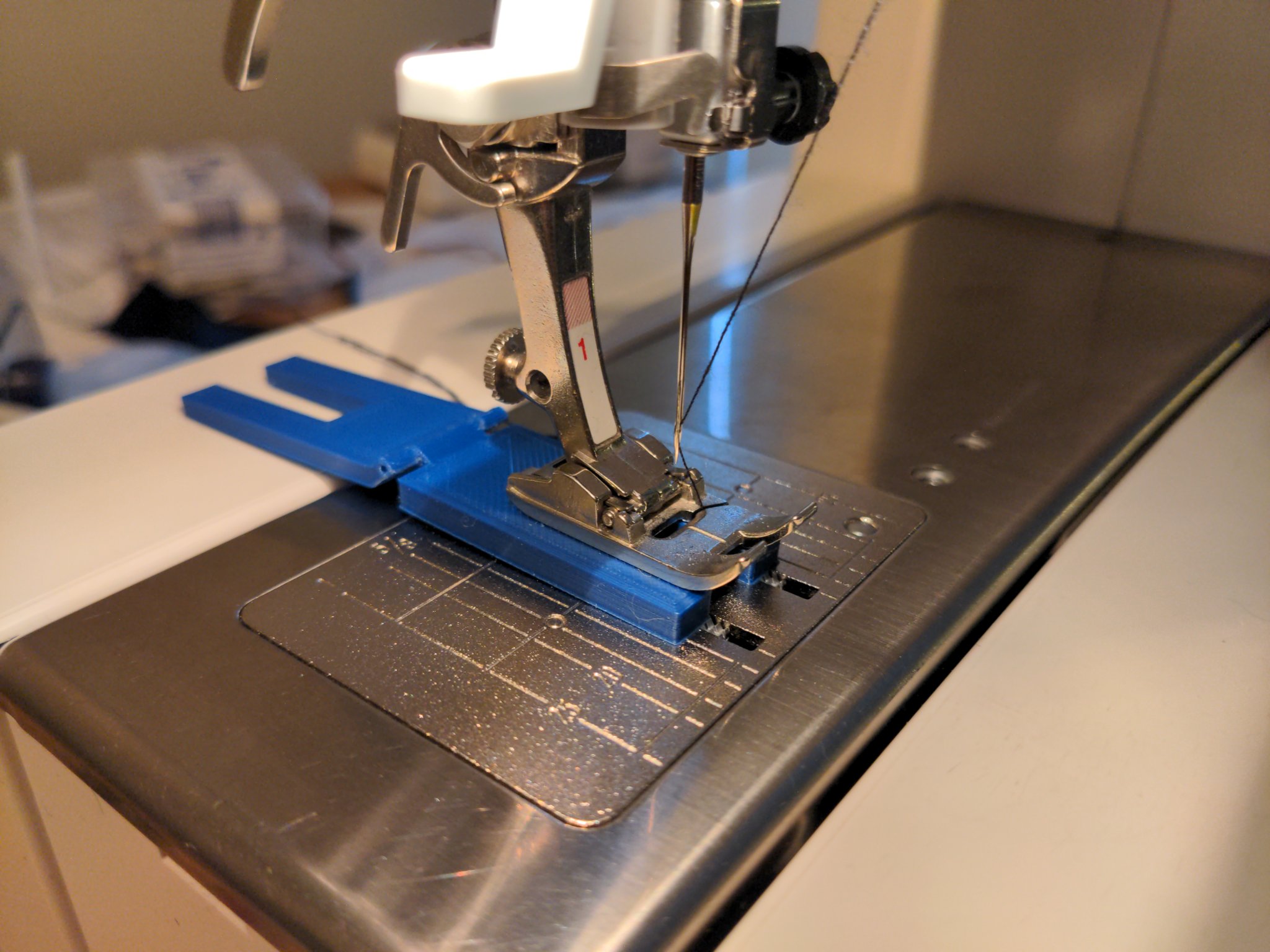 Máy may điều chỉnh chiều cao cho vải dày