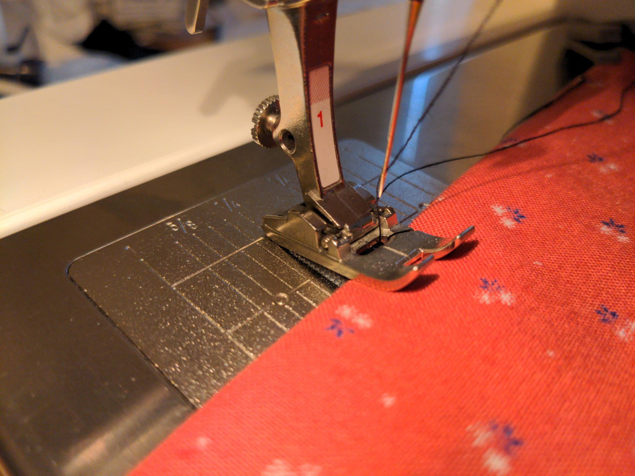 Máy may điều chỉnh chiều cao cho vải dày