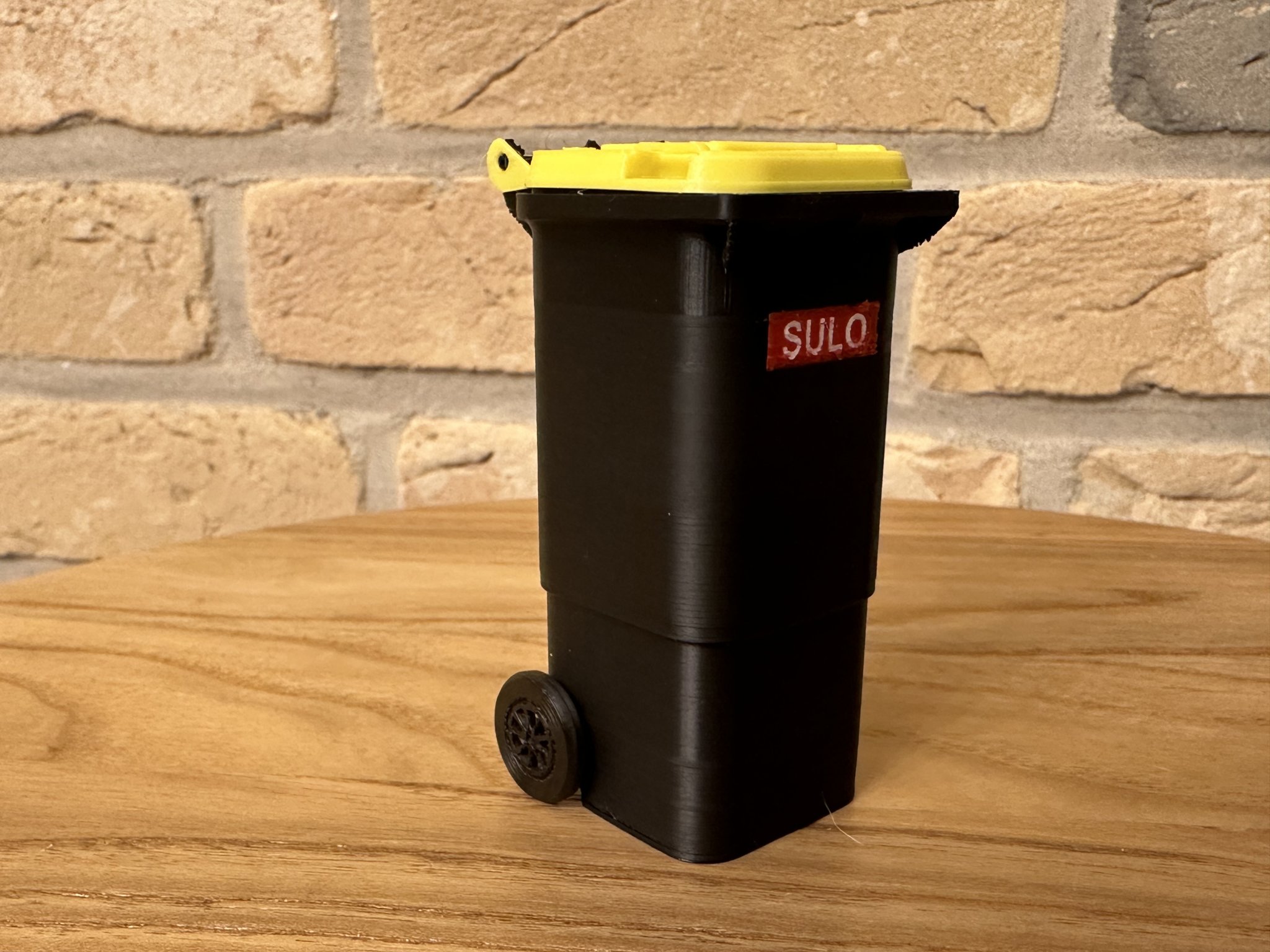 Thùng rác mini 80l 3D cho nhà búp bê với bánh xe xoay