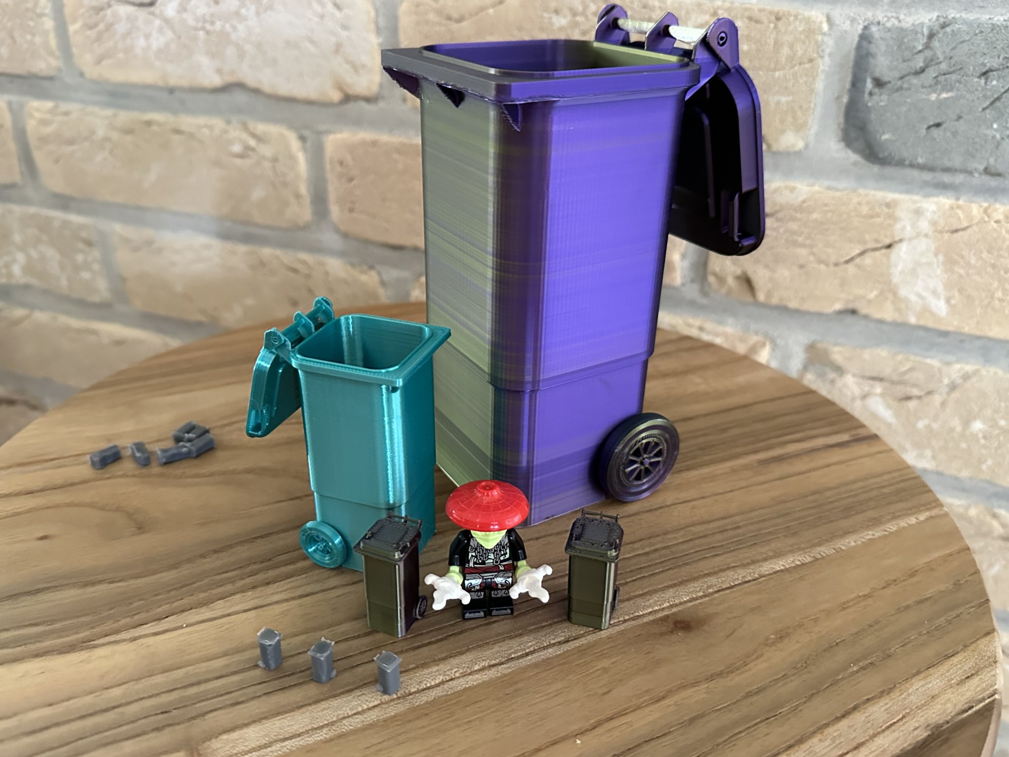 Thùng rác mini 80l 3D cho nhà búp bê với bánh xe xoay