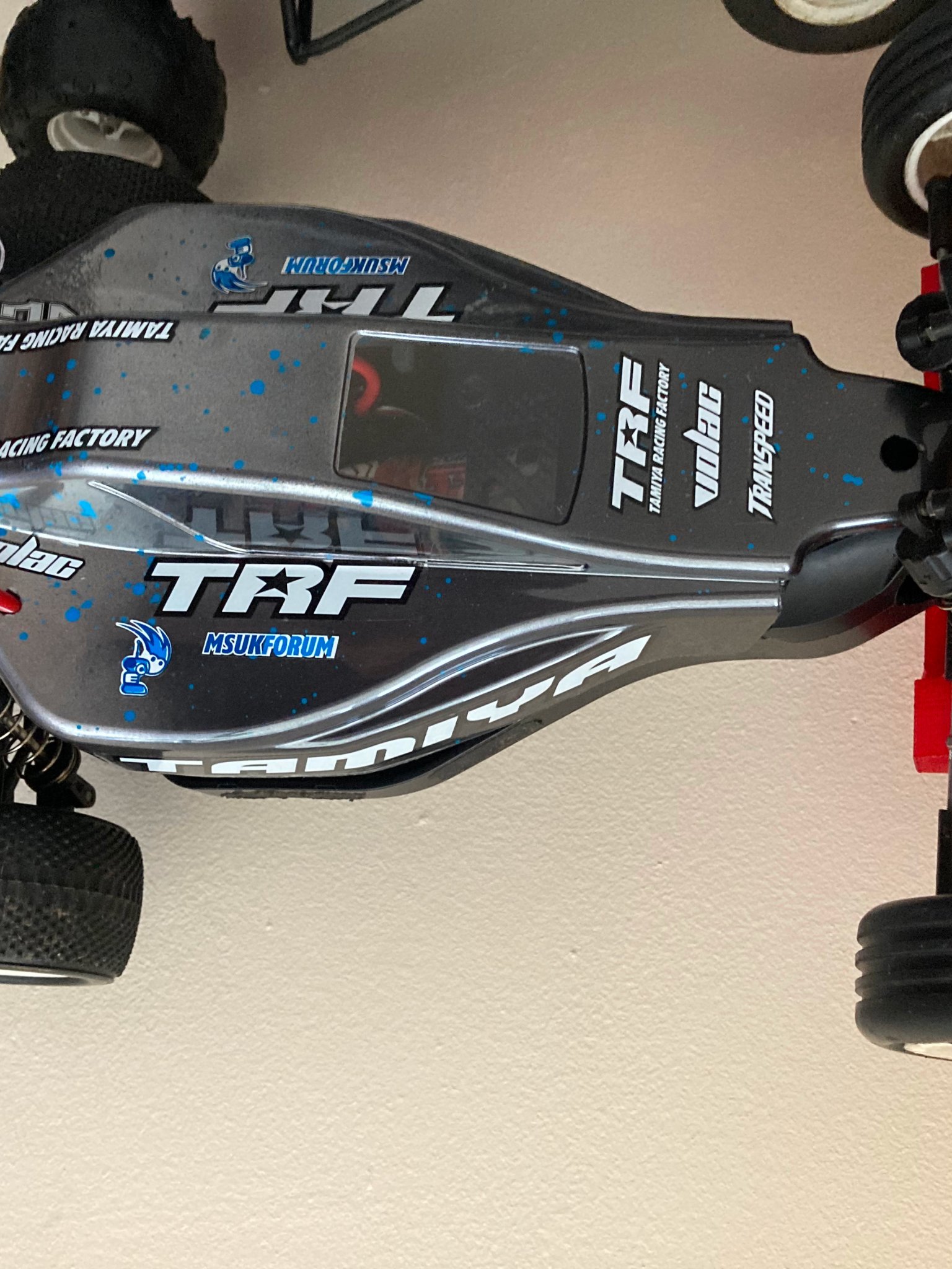 Giá treo ô tô điều khiển từ xa tỉ lệ 1/10 không khoan tường