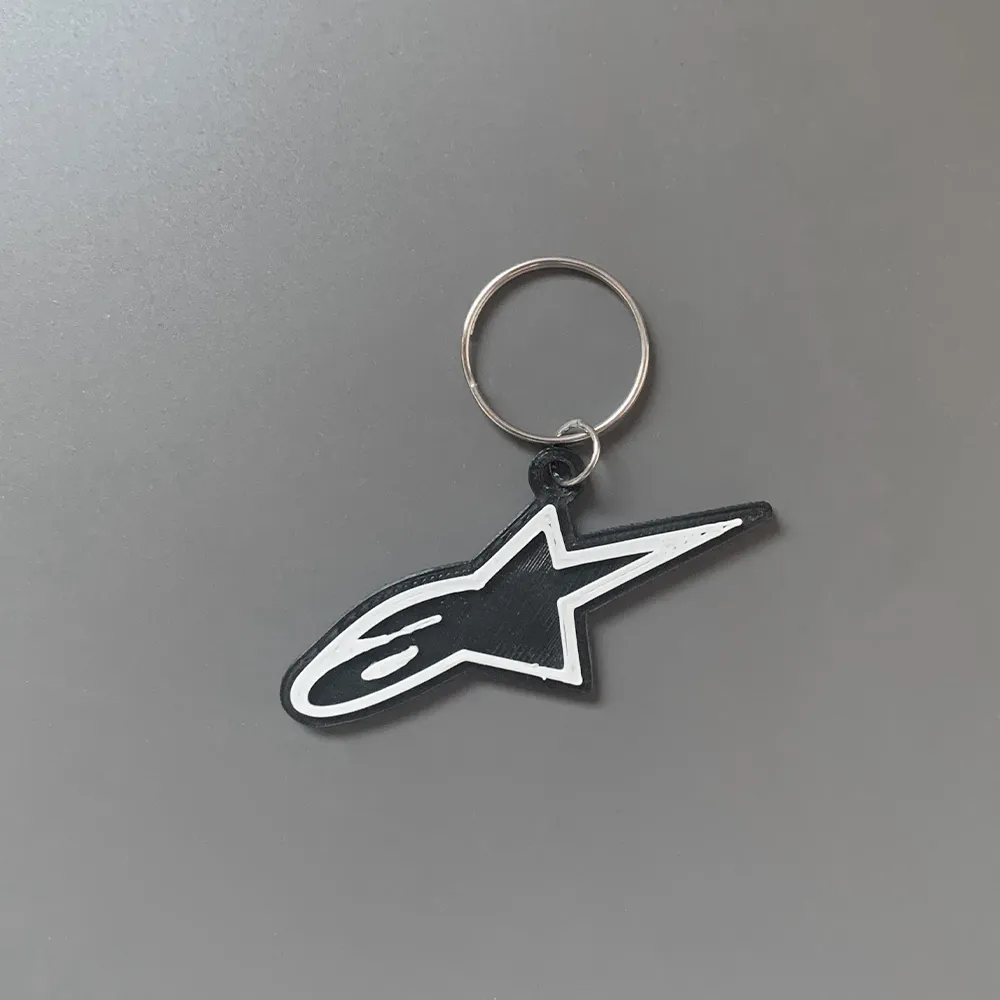 Móc chìa khóa thương hiệu Alpinestars in 3D với thiết kế đơn g...