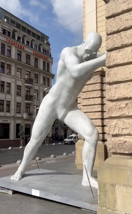 Giá đỡ điện thoại Titan hình nhân vật thần thoại