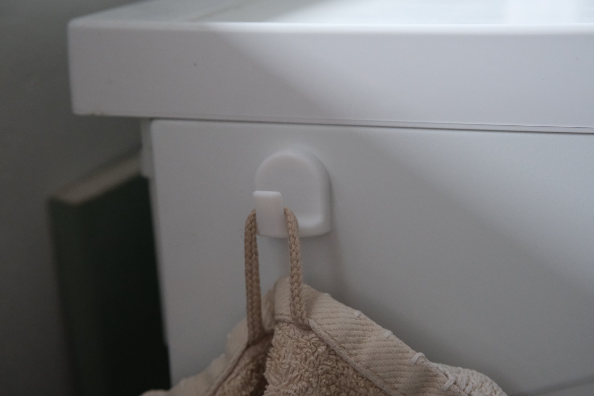 Móc từ tính treo khăn và đồ vật khác