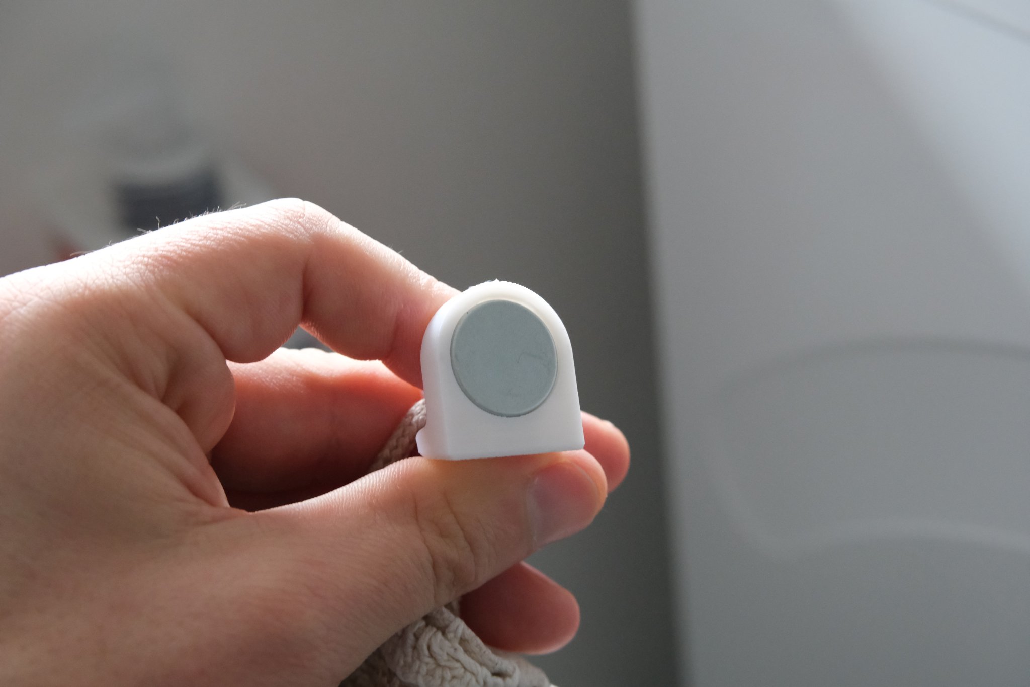 Móc từ tính treo khăn và đồ vật khác