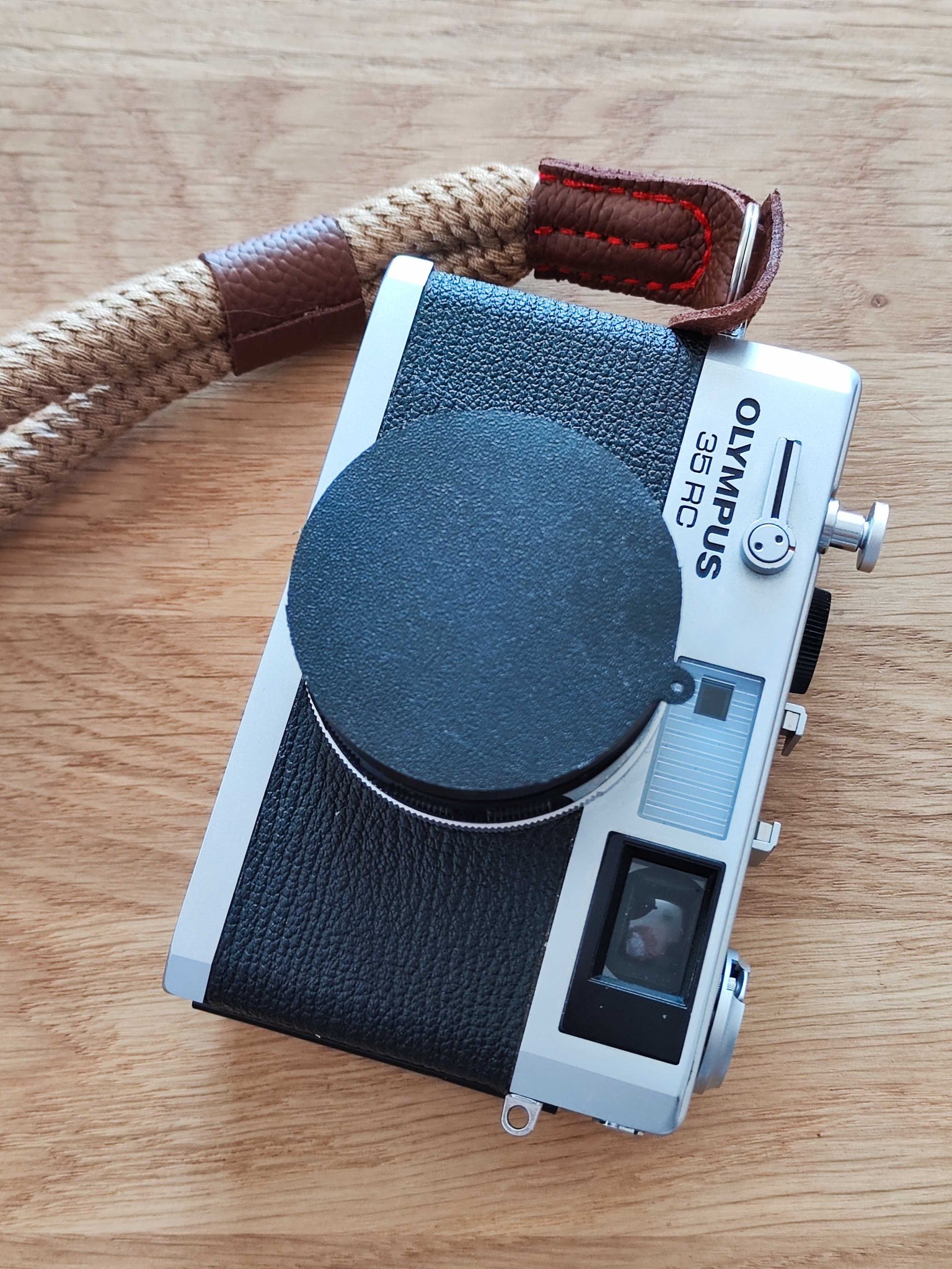 Nắp đậy ống kính cho máy ảnh Olympus 35 RC Zuiko 42/2,8